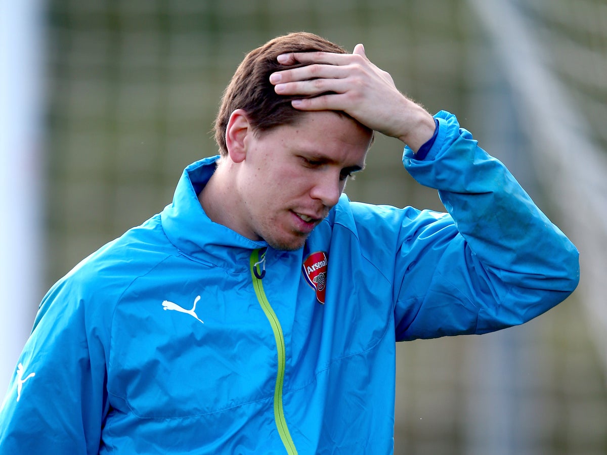 wojciech szczęsny cigarette Wojciech Szczesny caught smoking in the showers - fined by Arsenal | The  Independent
