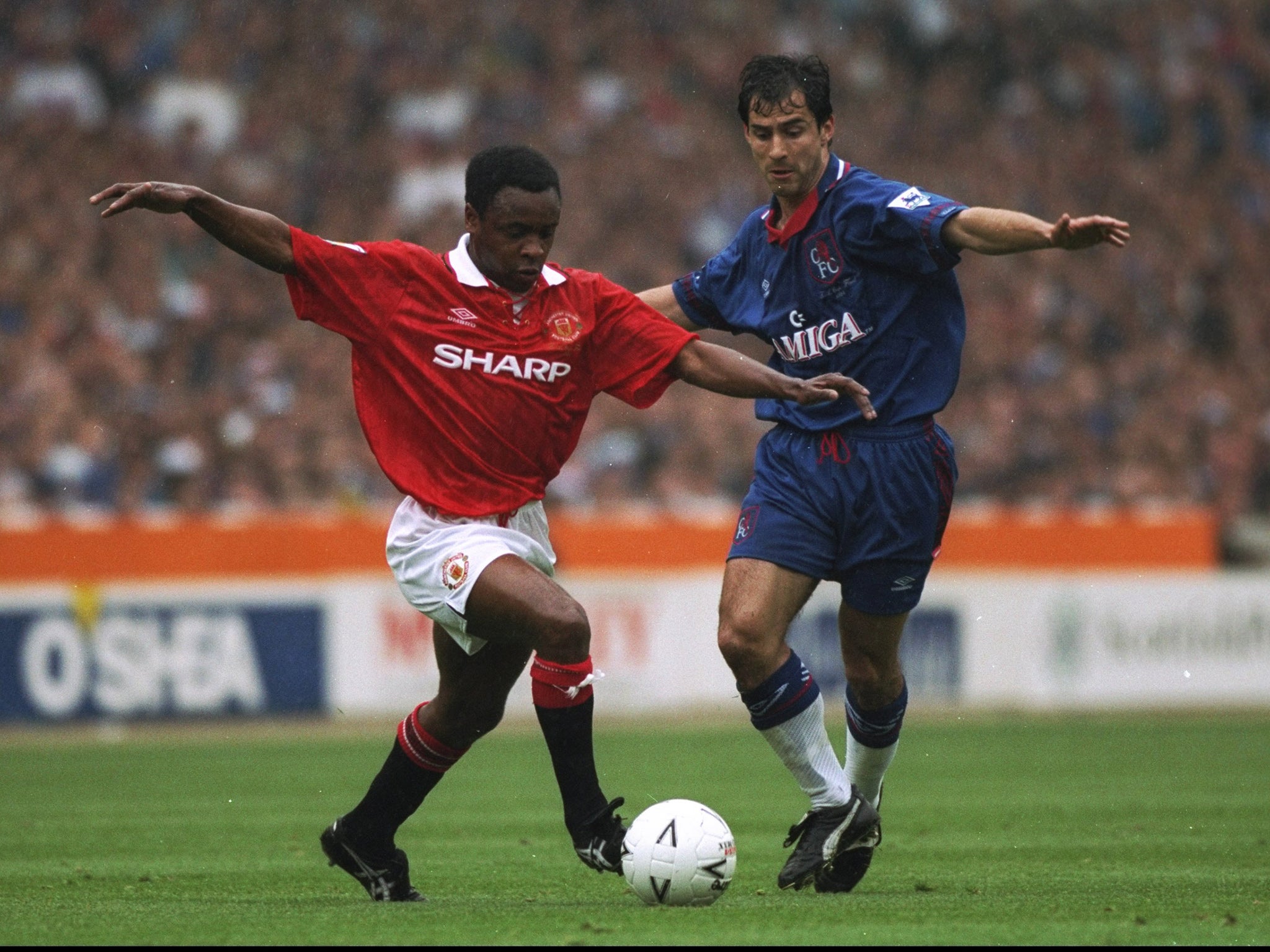 Peacock playing for Chelsea in the 1994 FA Cup final with Chelsea