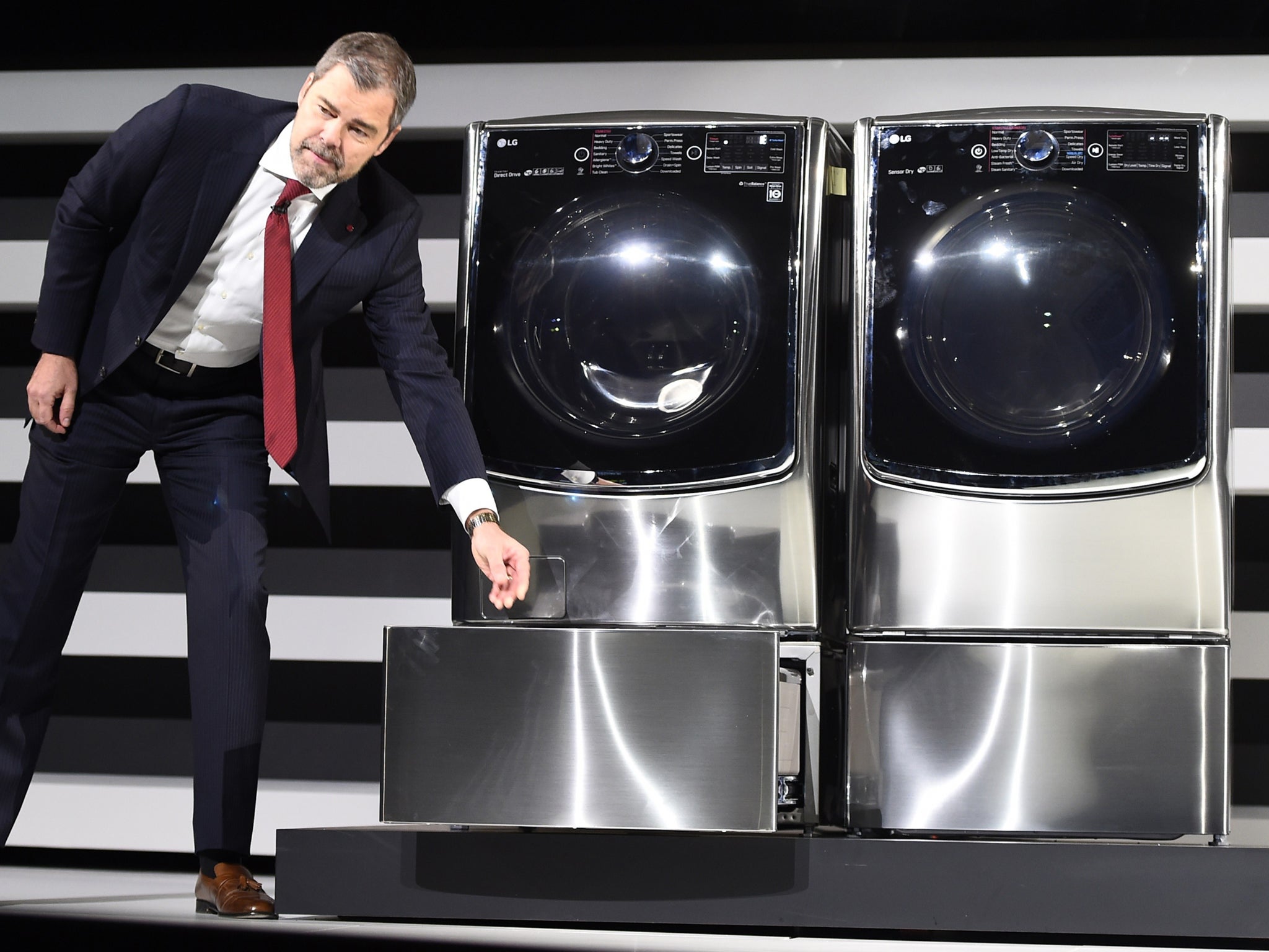 LG introduces the twin wash washing machines at CES