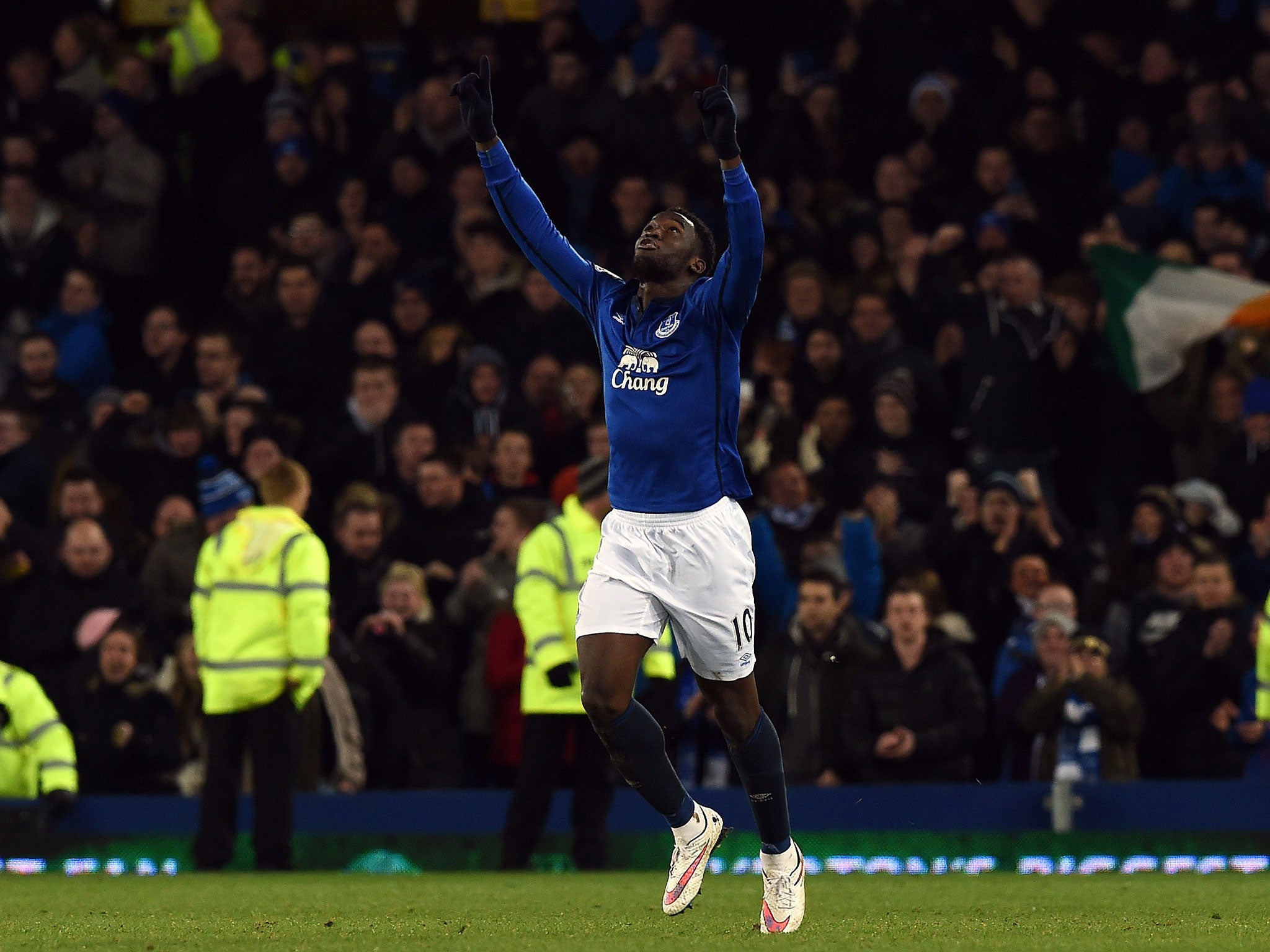 Romelu Lukaku celebrates scoring Everton's stoppage-time equaliser