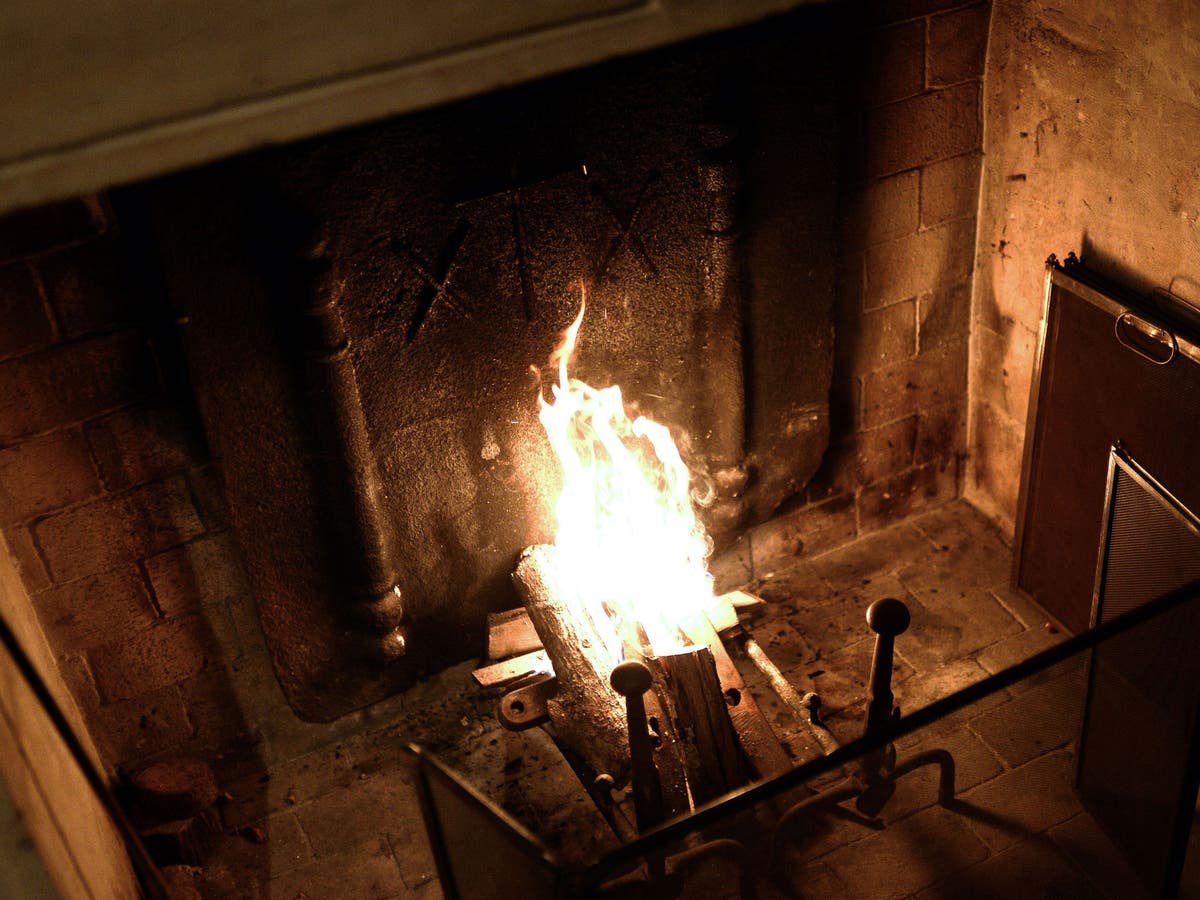 How To Turn Your Tv Into A Fireplace For Christmas The Independent The Independent