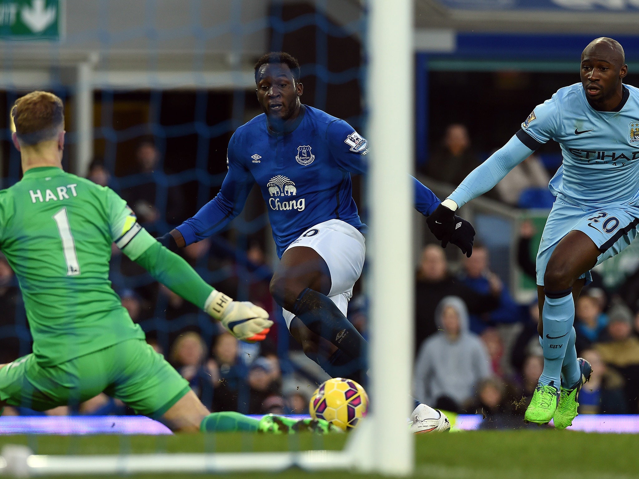 Lukaku sees his shot saved by Joe Hart