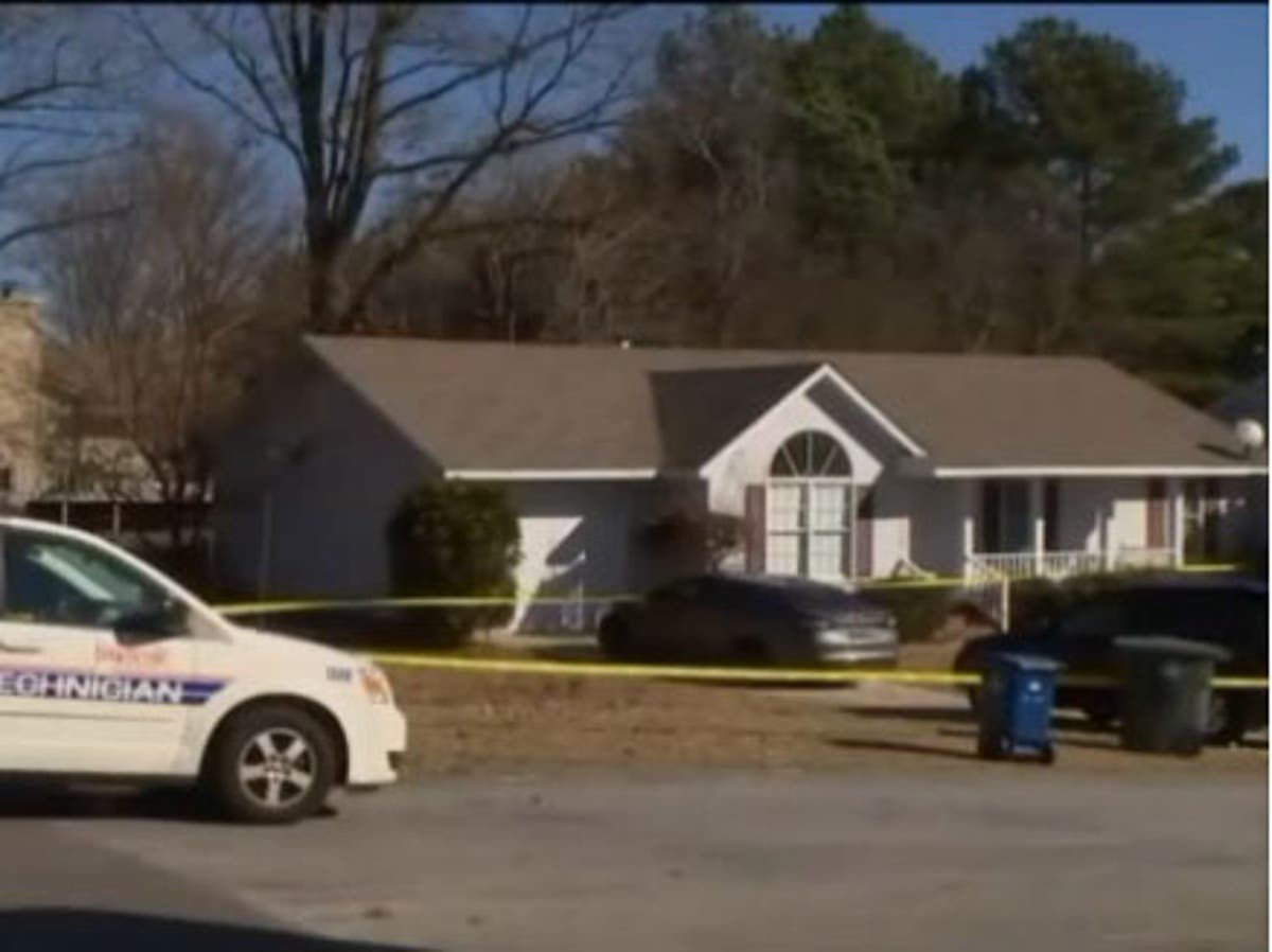 Wife accidentally shoots husband trying to bring her breakfast in bed ...