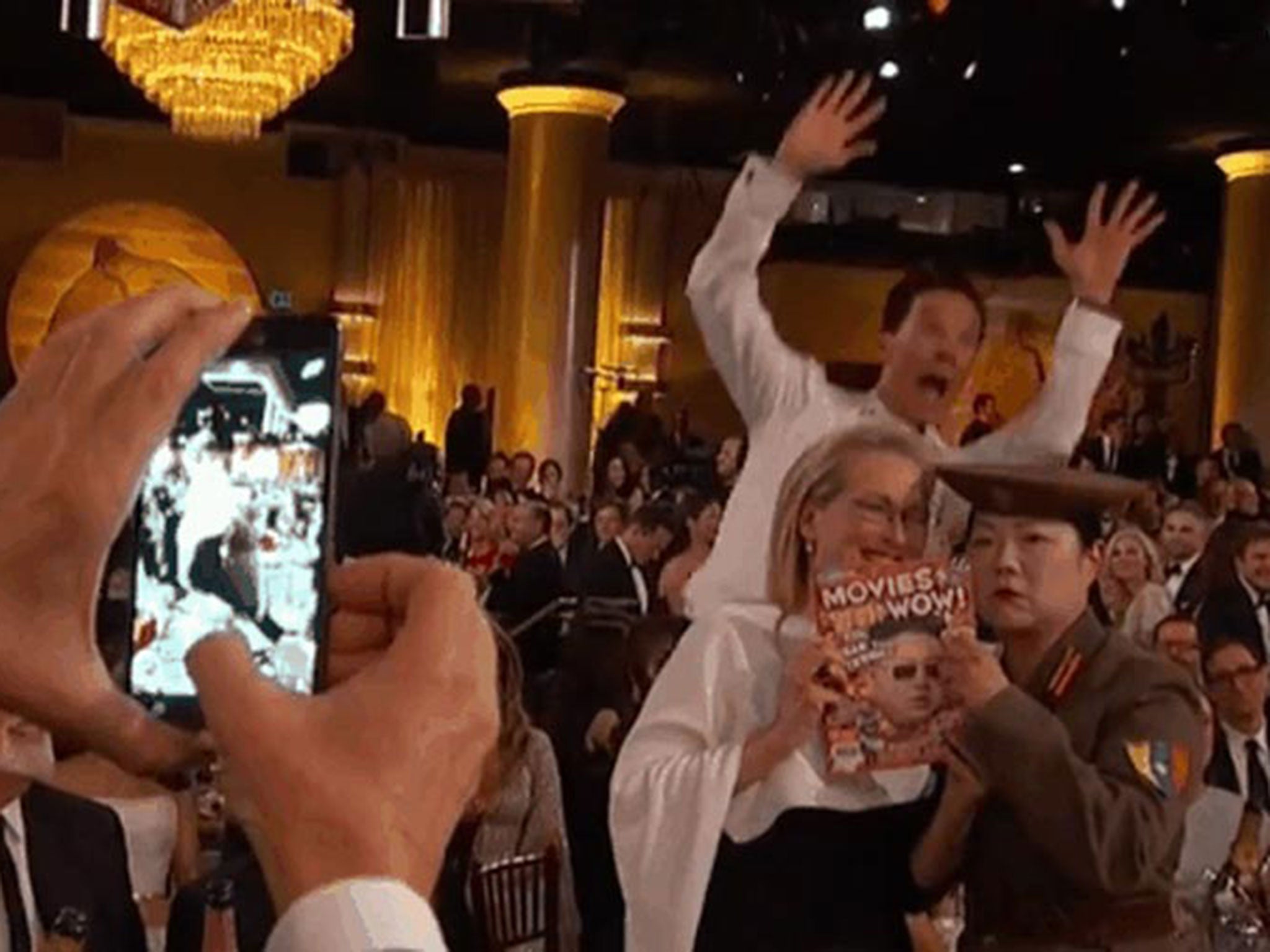 Benedict Cumberbatch is back on excellent photobombing form at the Golden Globes