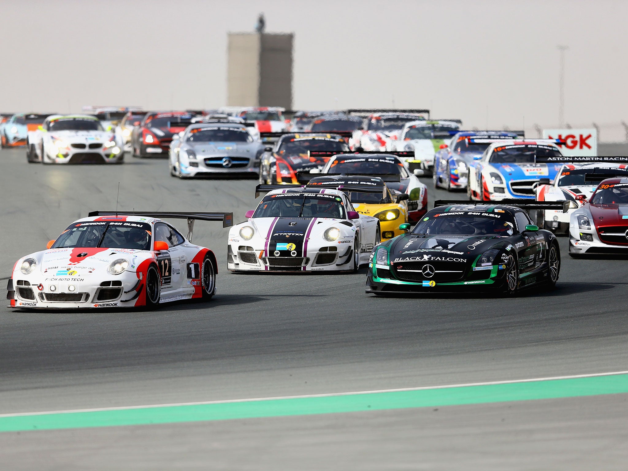 The field at the start of the Dubai 24 hours