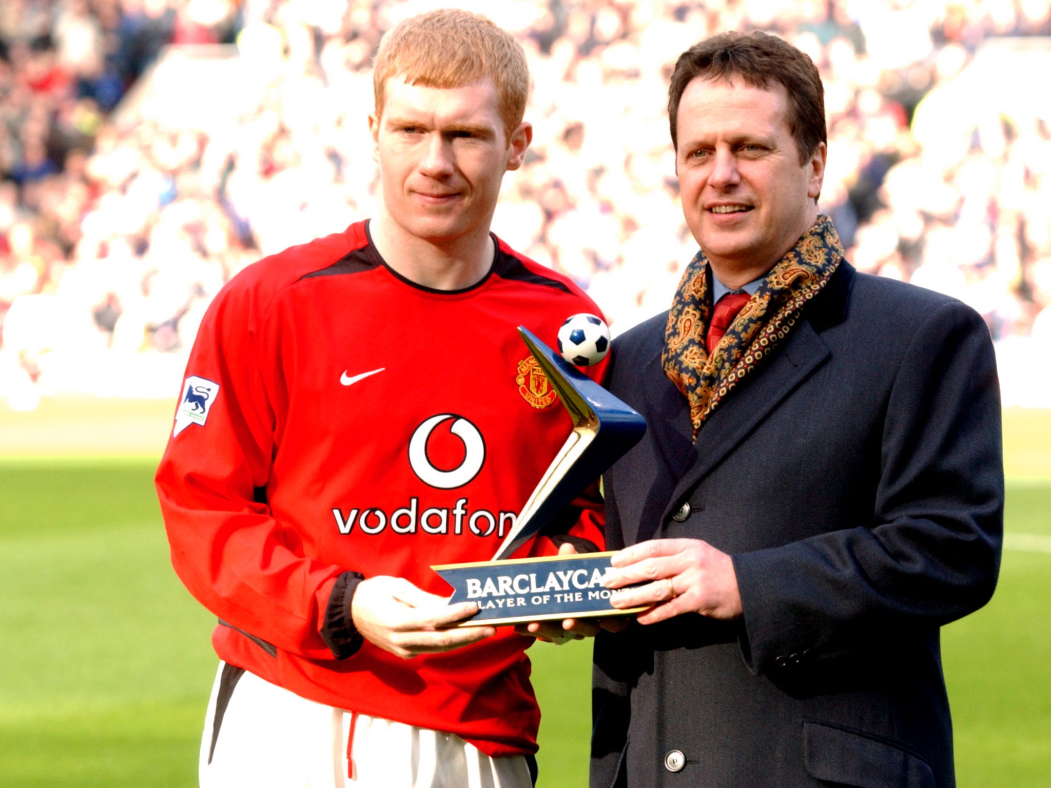 Paul Scholes receives a Barclaycard player of the month award in 2003