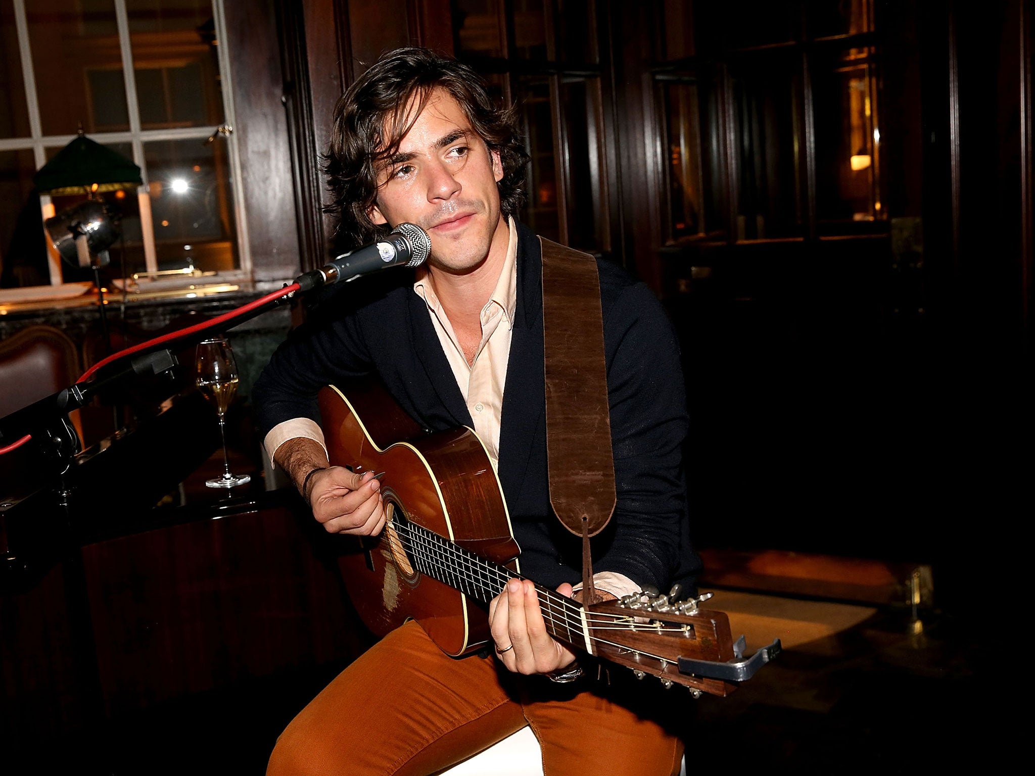 Savoretti performs in London in 2013