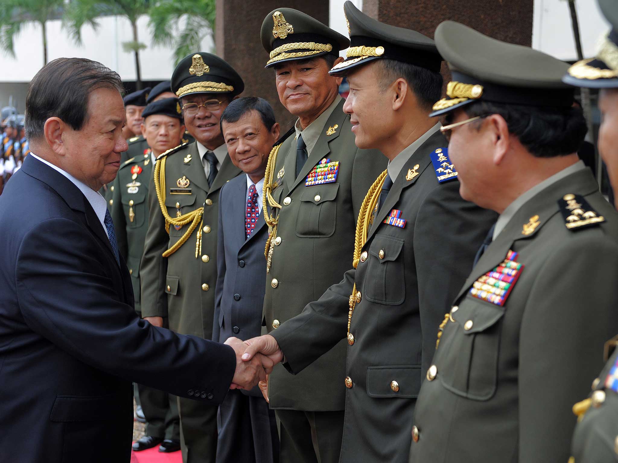 Cambodia's Military Police chief Sao Sokha (right) shakes hands with Thai Defence Minister General Yuthasak Sasiprapa (left)