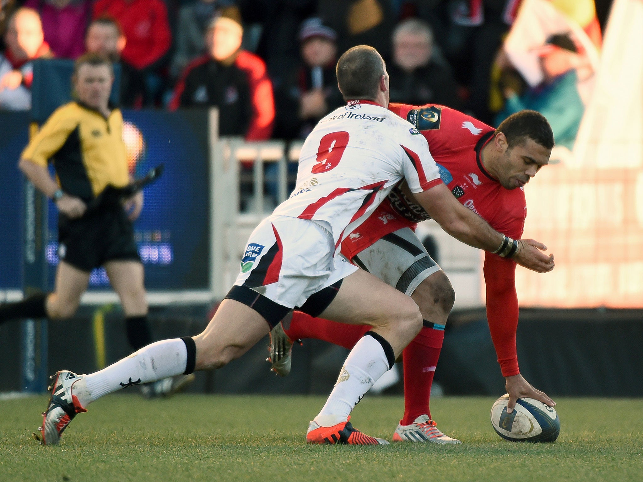 Bryan Habana touches the ball down for one of Toulon's eight tries