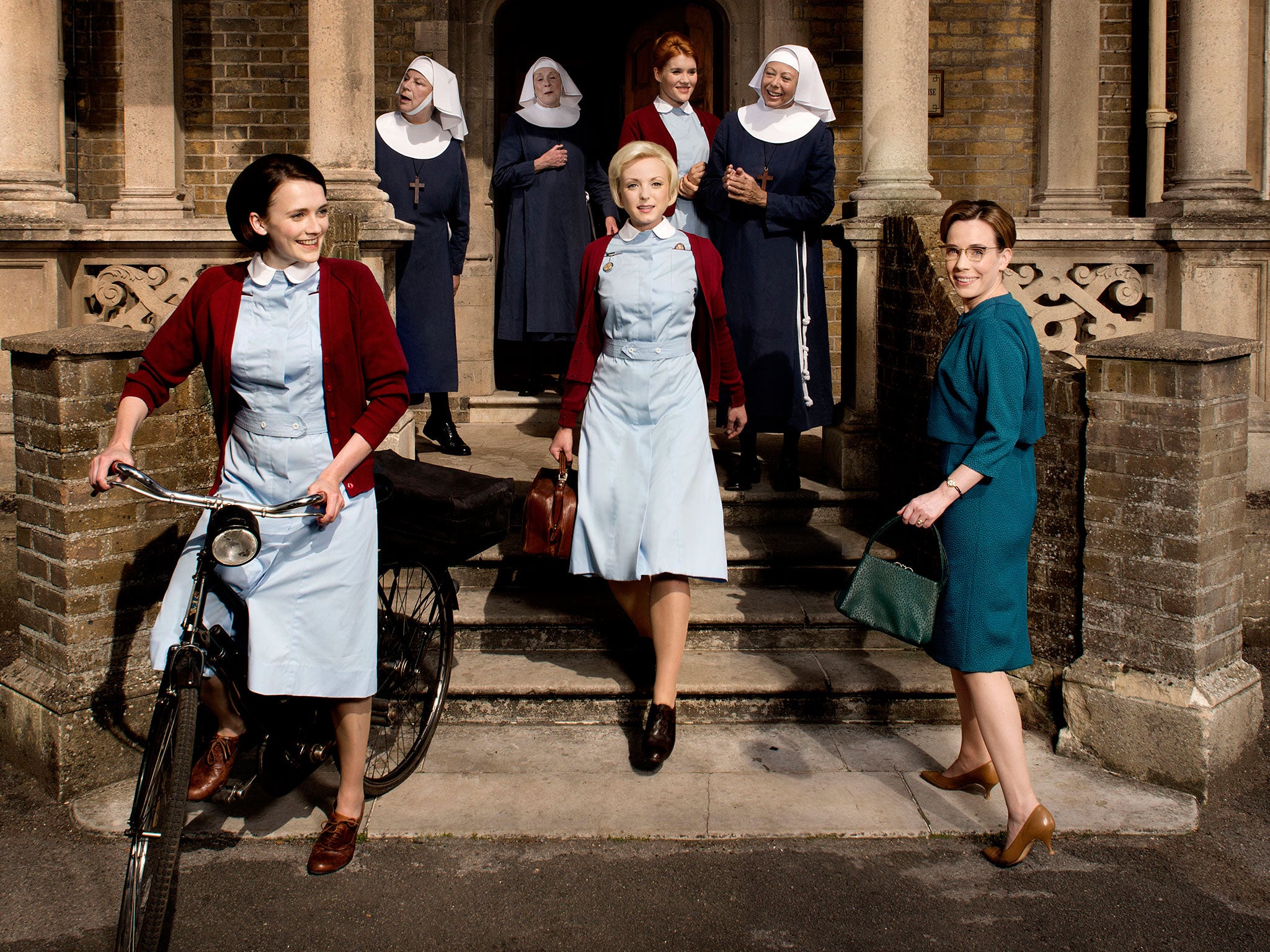 call the midwife follows a group of midwives and nuns working in london&apo...
