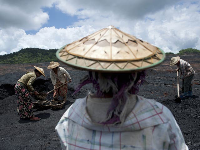 Small-scale copper production in Myanmar: world prices for resources have fallen 