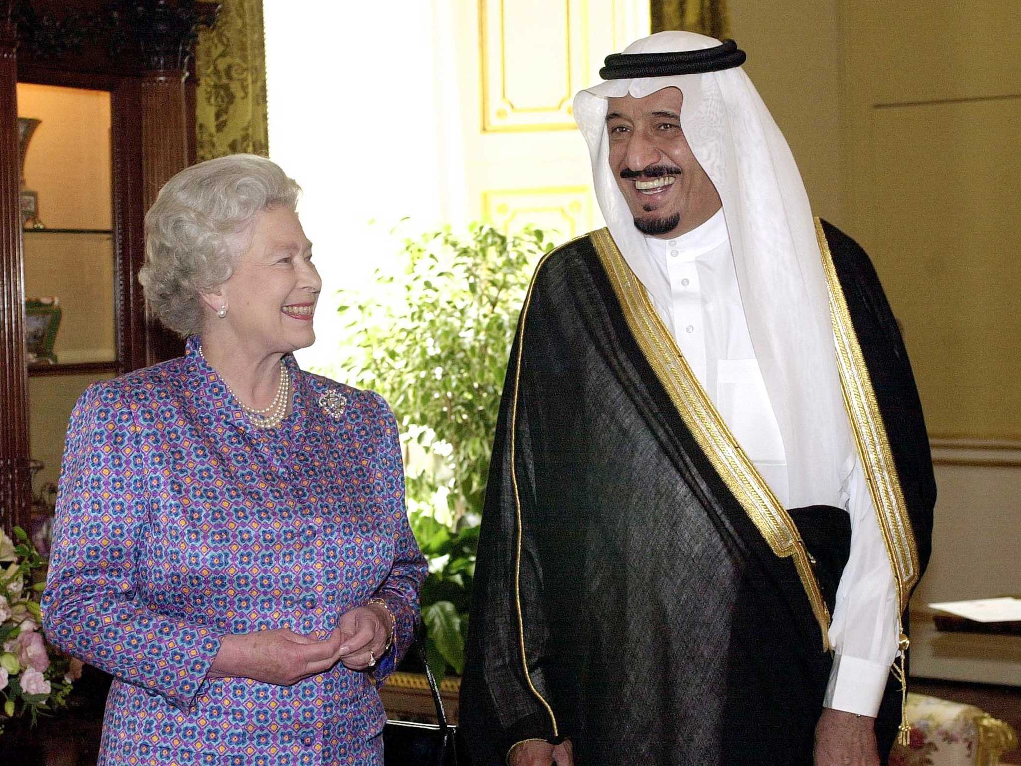 King Salman meets the British monarch in 2000