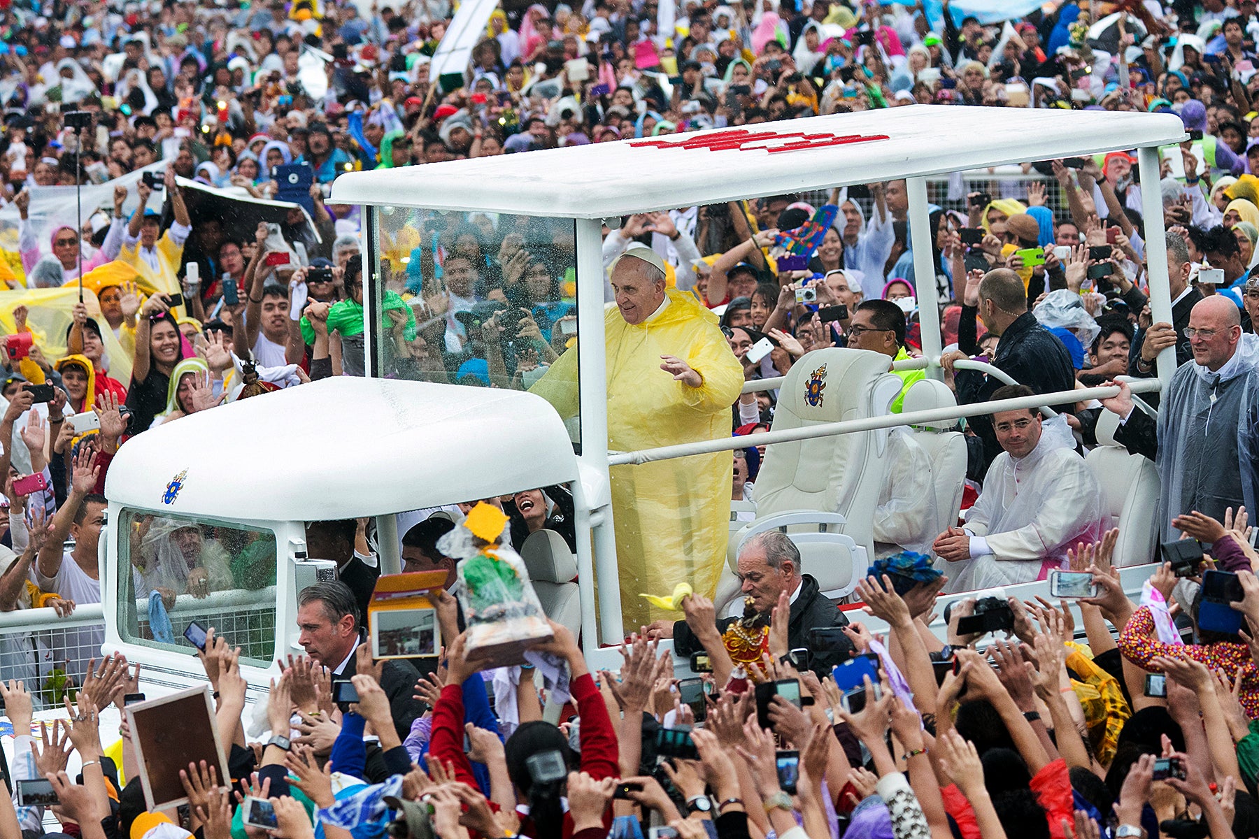 Pope Francis waves to the crowd as he arrives at Quirino Grandstand to celebrate his final Papal Mass in Manila