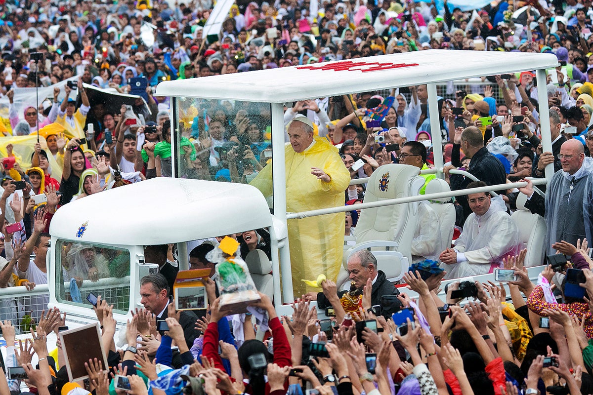 Philippine Government hides hundreds of homeless people during Pope ...