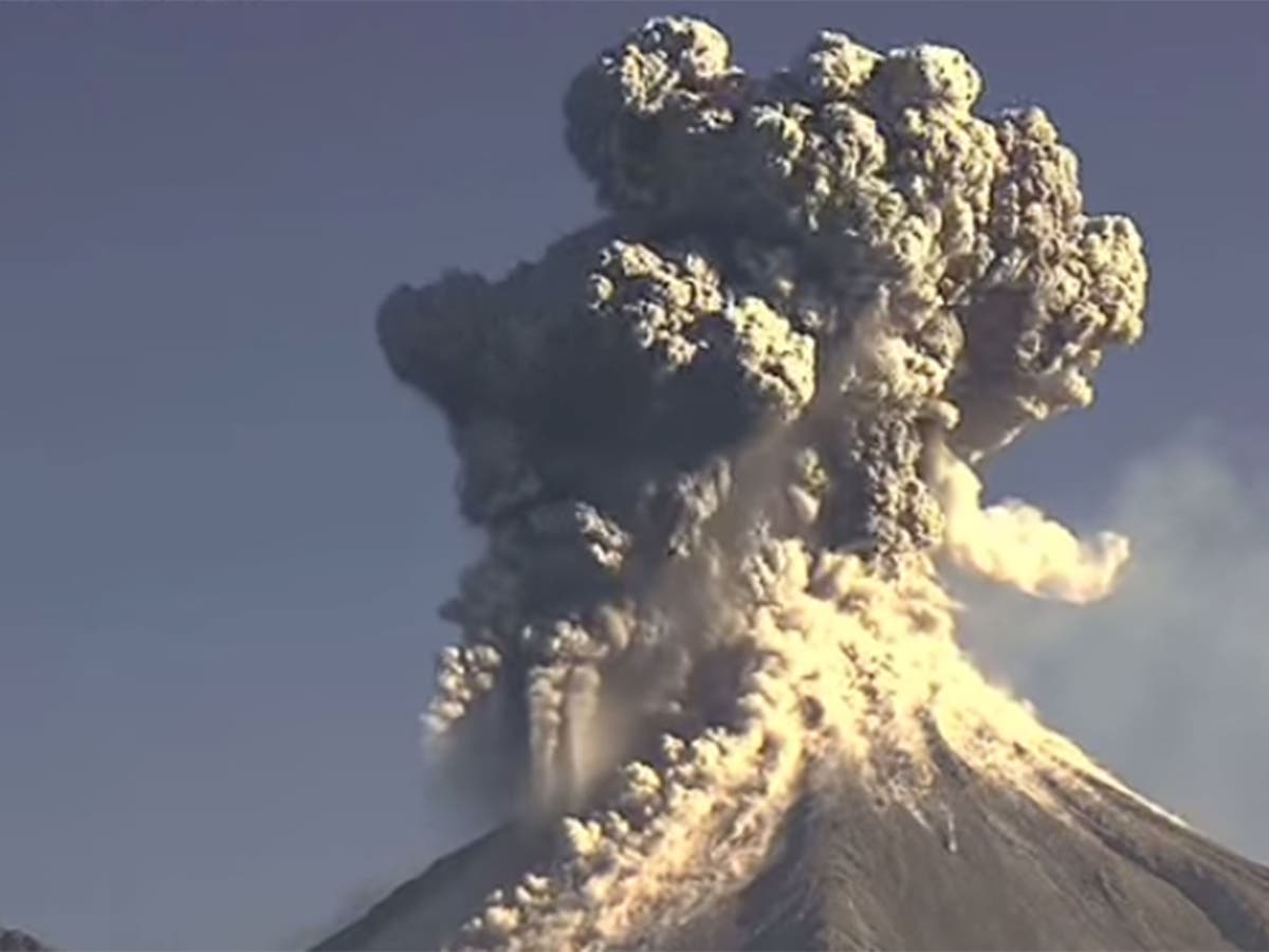 Amazing Time Lapse Of Mexican Volcano Erupting The Independent The