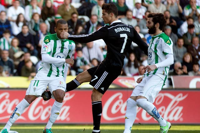 Cristiano Ronaldo kicks and strikes Cordoba defender Edimar