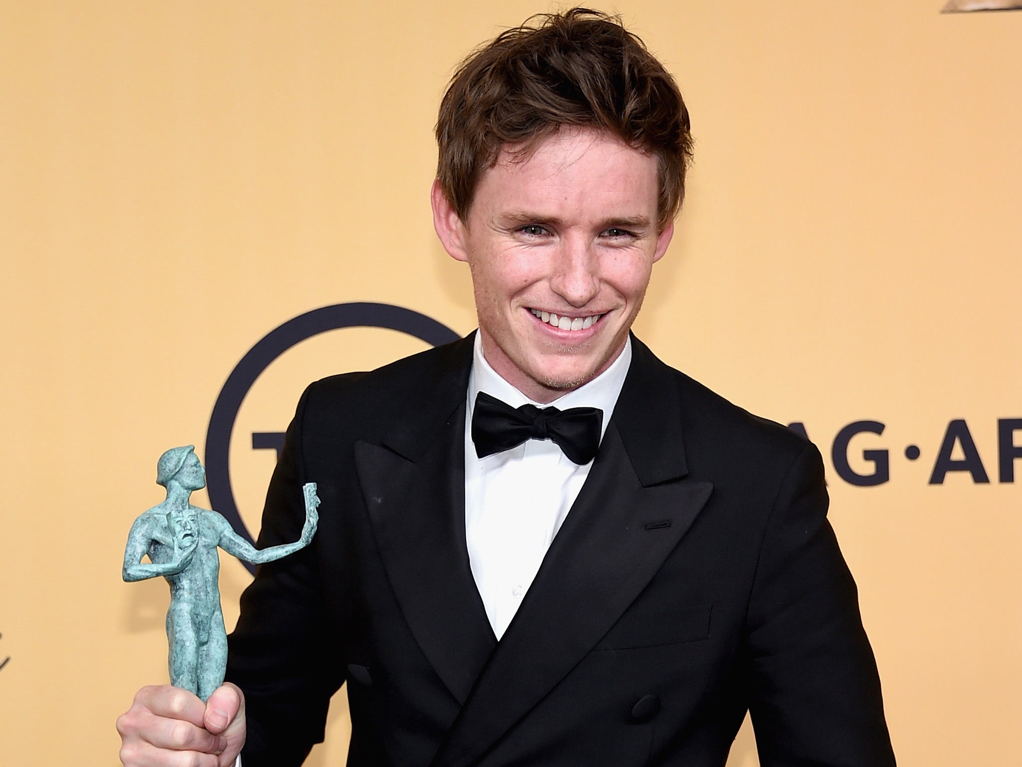 Eddie Redmayne with his Screen Actors Guild award for Best Actor