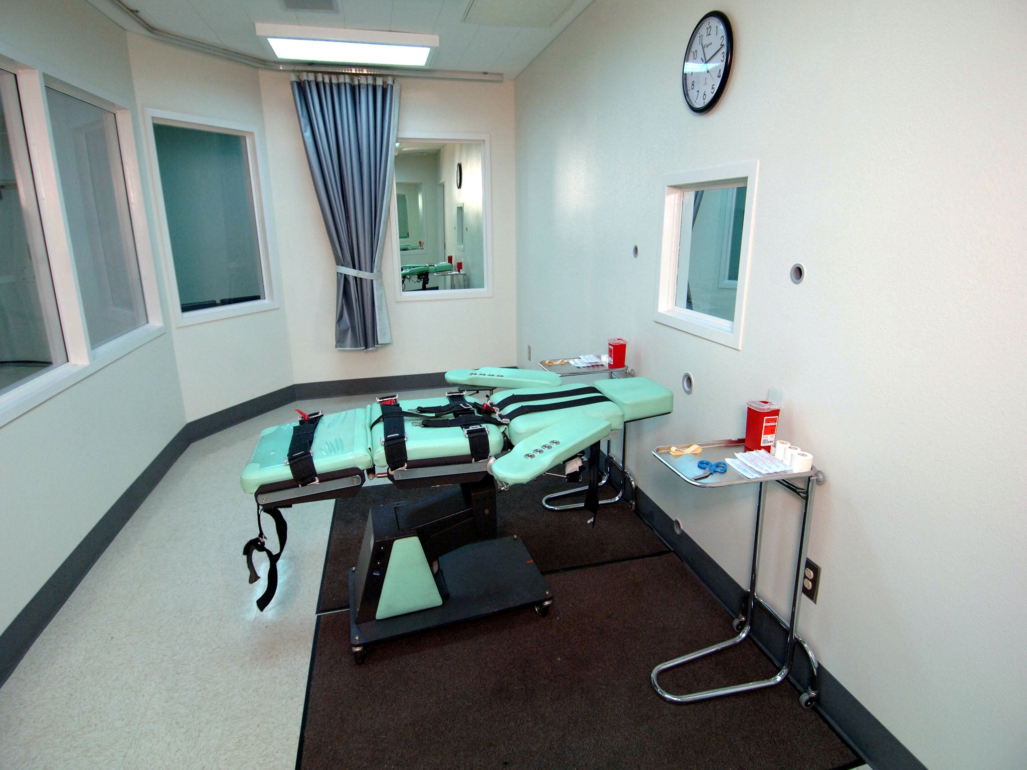 The US Supreme Court could delay executions ahead of its decision on lethal injections.