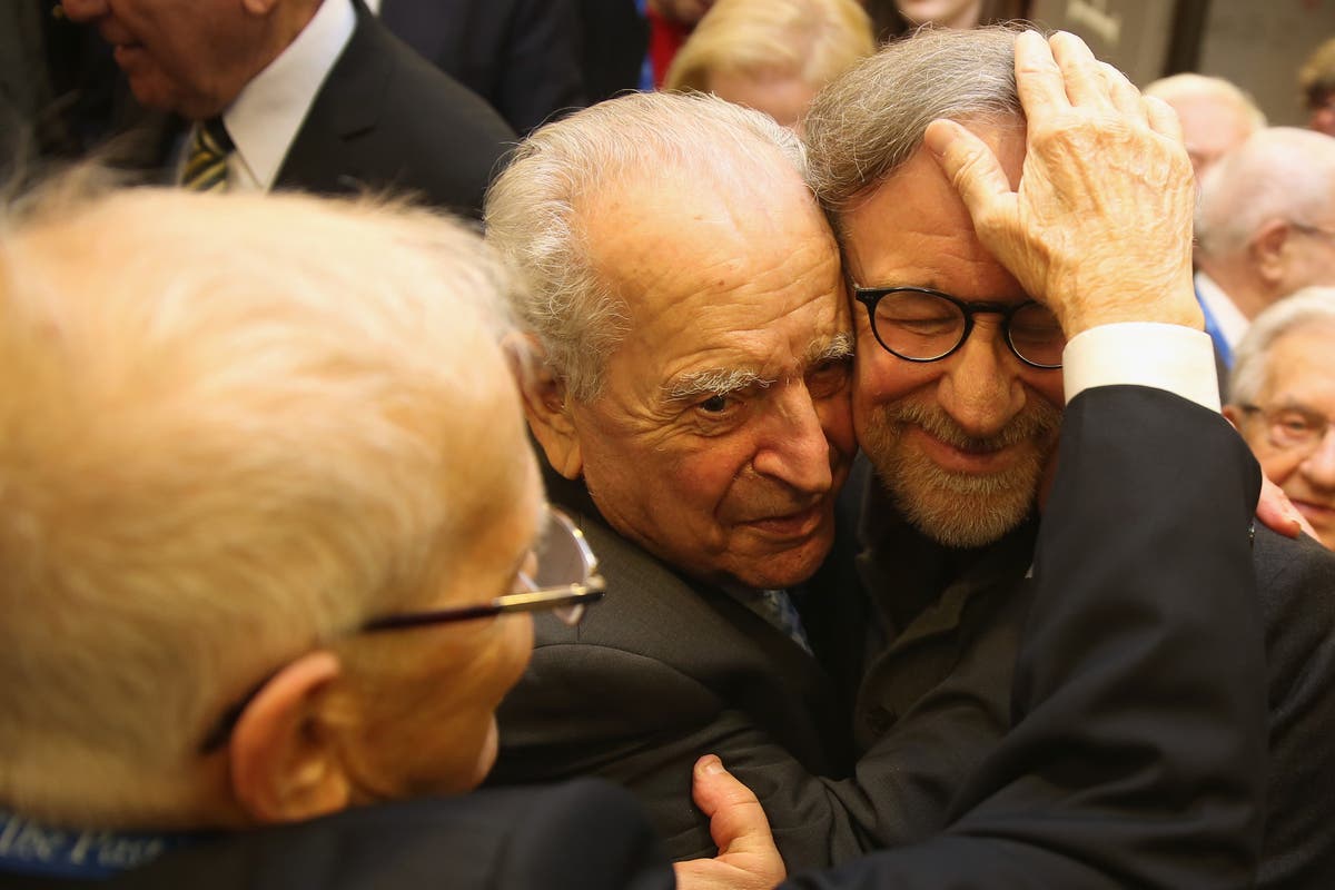 Holocaust Memorial Day Steven Spielberg Tells Survivors That Jews Face Growing Anti Semitism On 