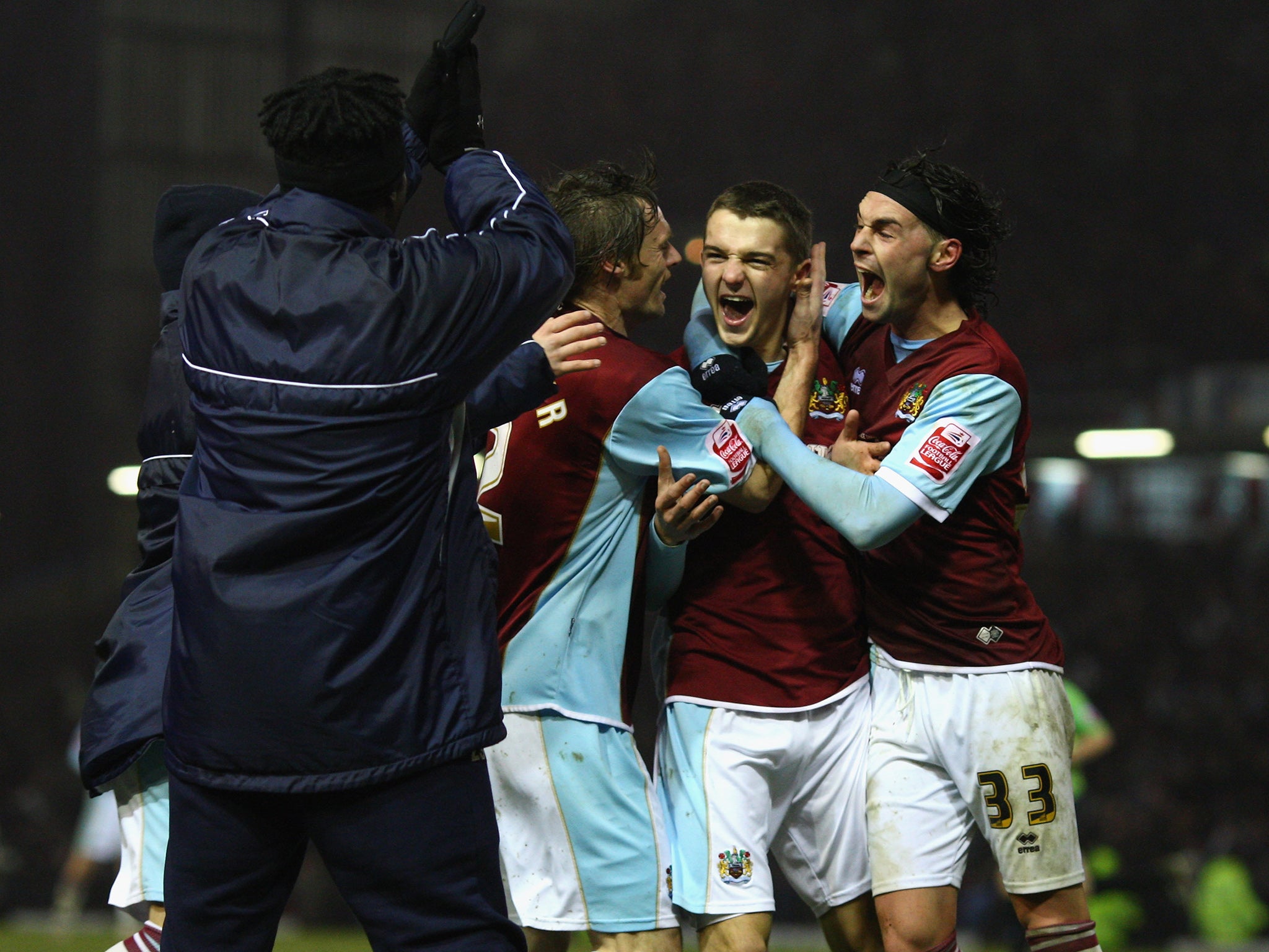 Jay Rodriguez makes it 4-4 on aggregate at Turf Moor in 2009