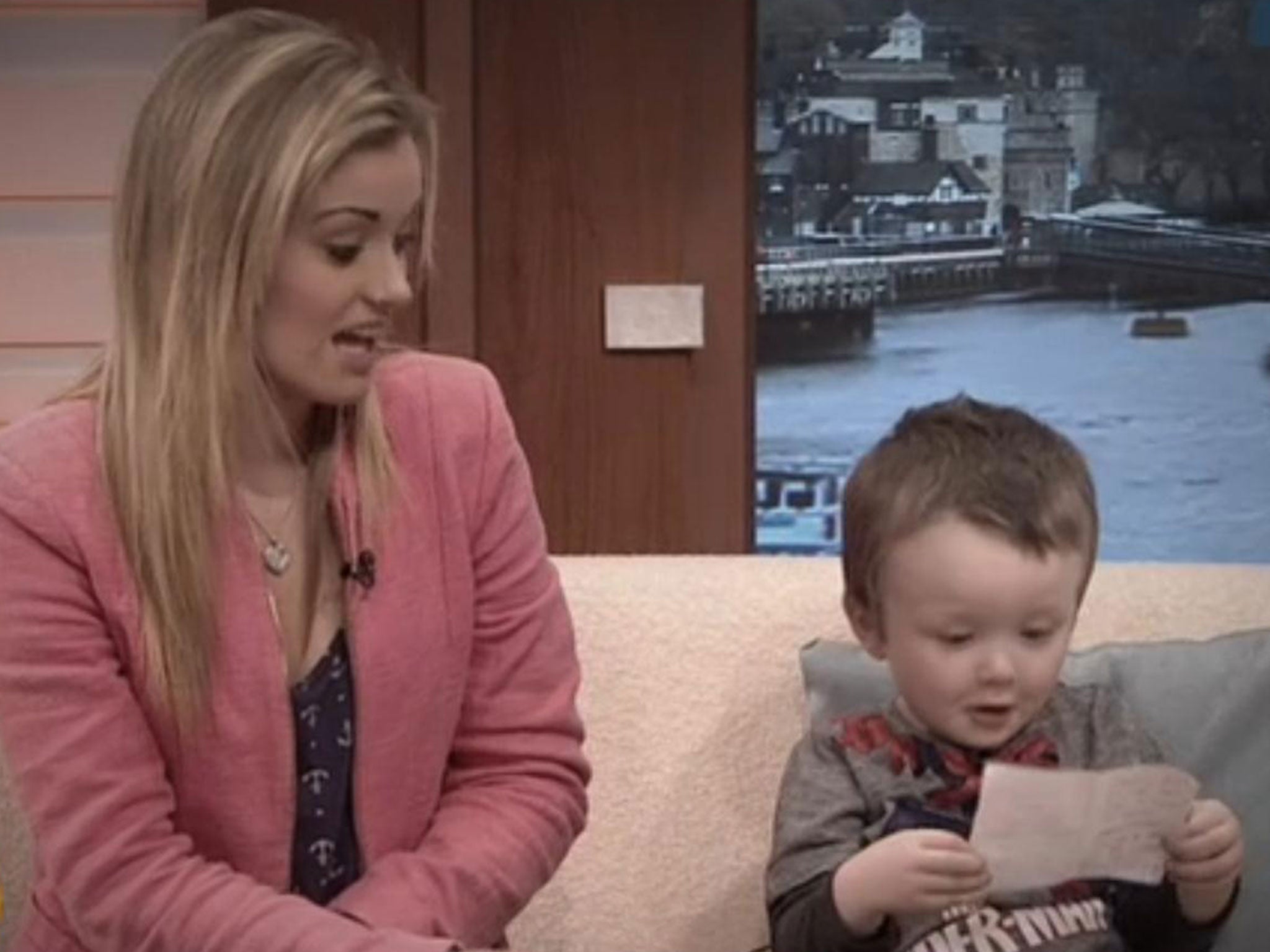 Sammie Welch, 23, was given a note praising her parenting skills with Rylan, three