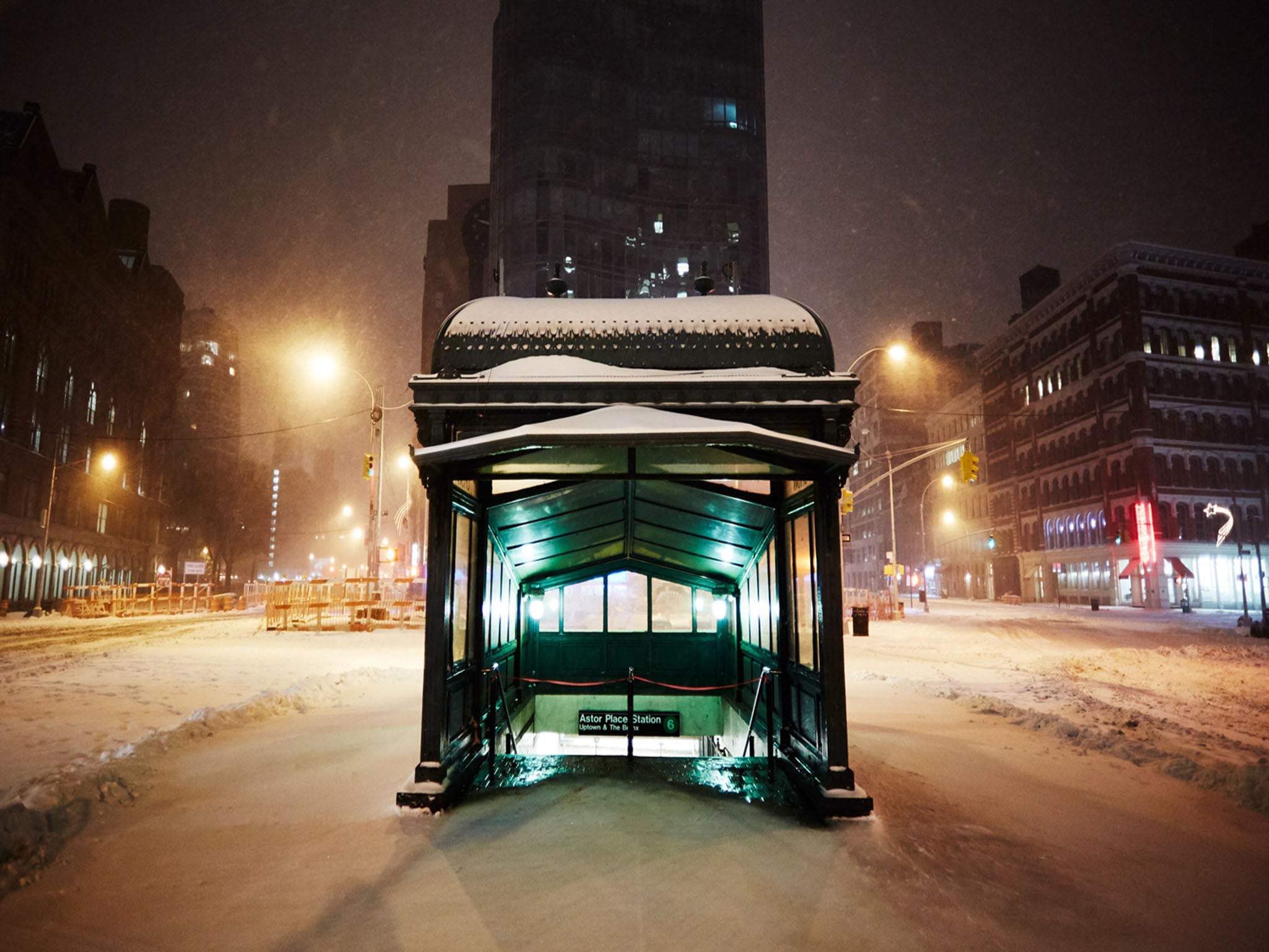 An approaching blizzard forced a near-total shutdown of New York on Monday night. Jaka Vinsek.