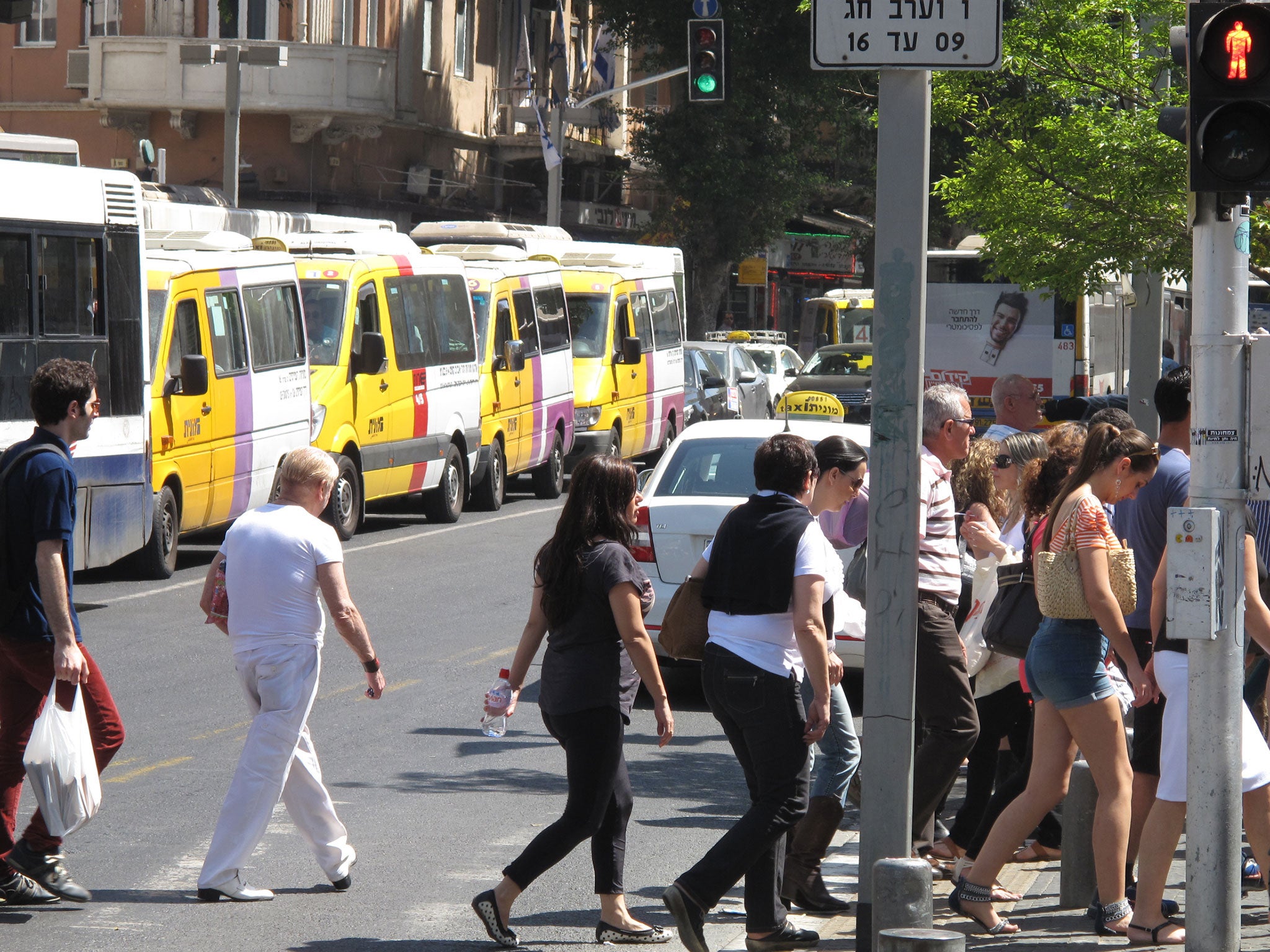 Tourists warned to avoid travelling on buses in Tel Aviv