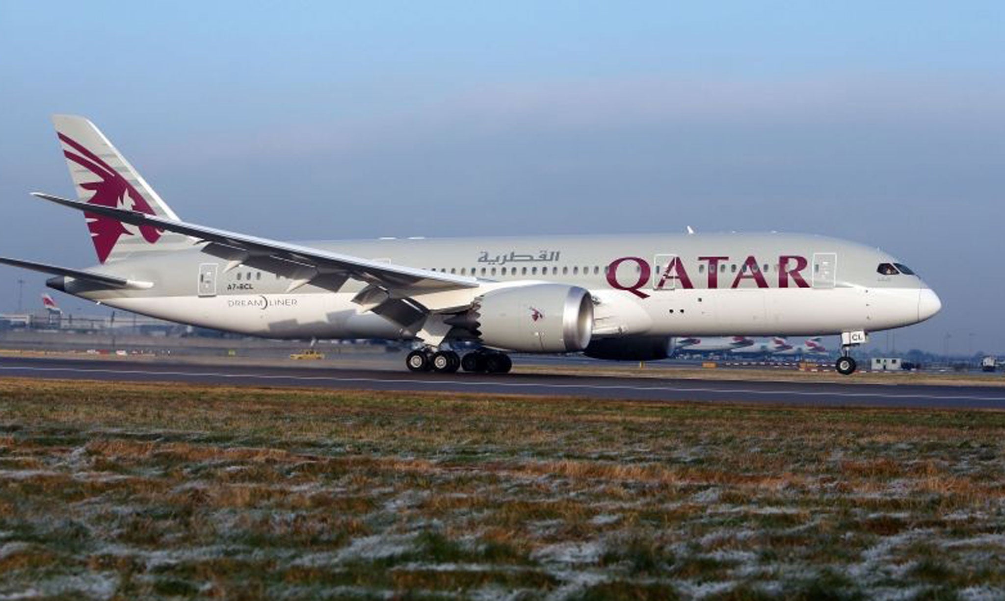 A Qatar Airways 787 Dreamliner arriving at Heathrow Airport