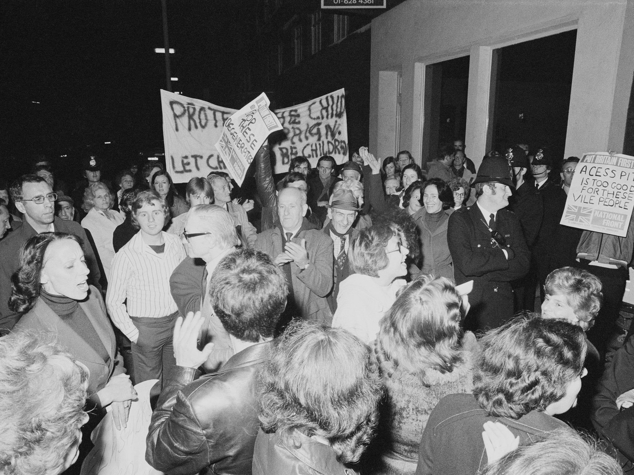 Protestors and police clash as the Paedophile Information Exchange (PIE) holds its first open meeting in London, 1977 (Getty)