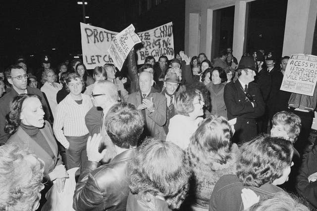 Protestors and police clash as the Paedophile Information Exchange (PIE) holds its first open meeting in London, 1977 (Getty)
