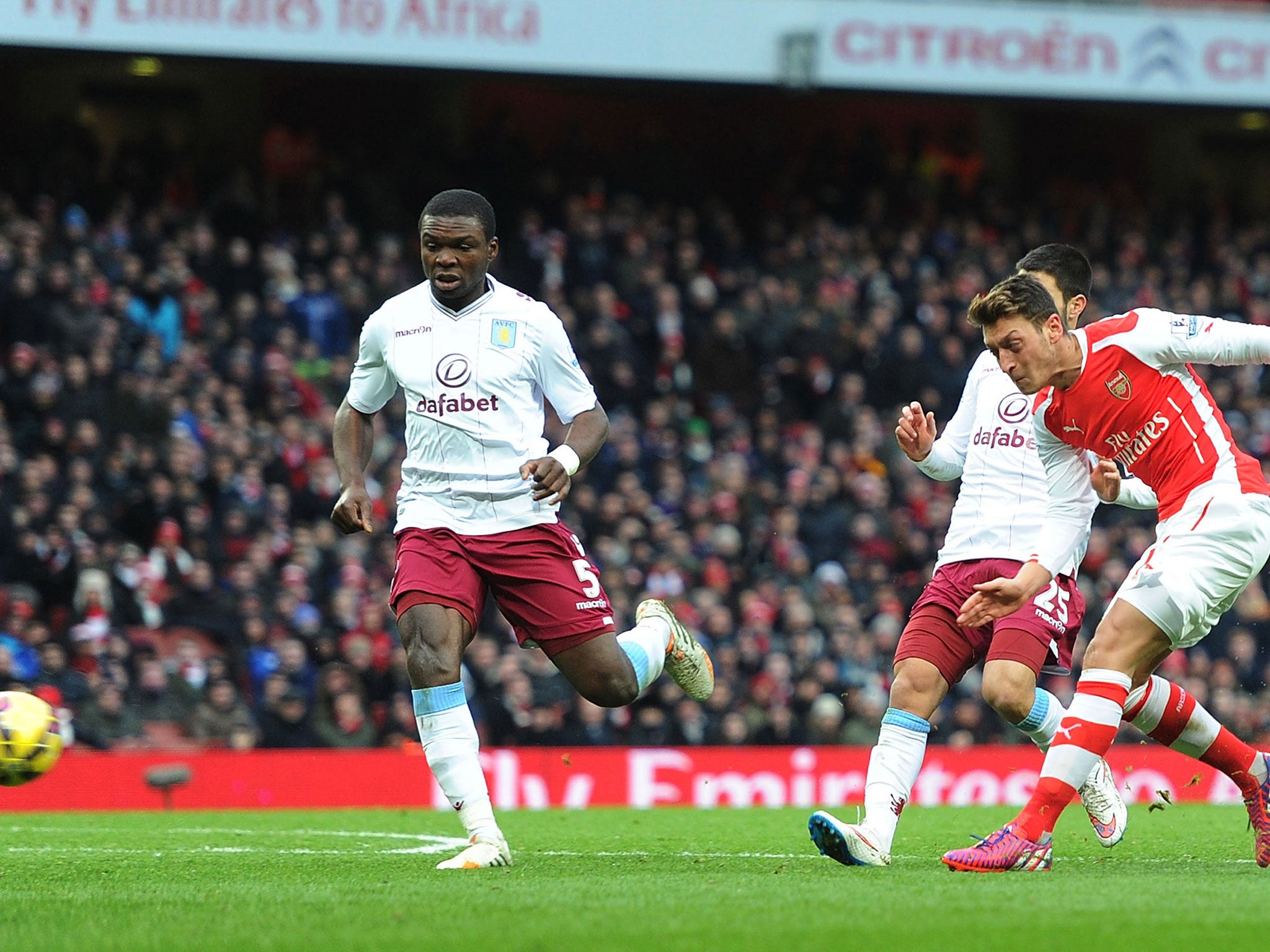 Mesut Ozil applies the finish to make it 2-0