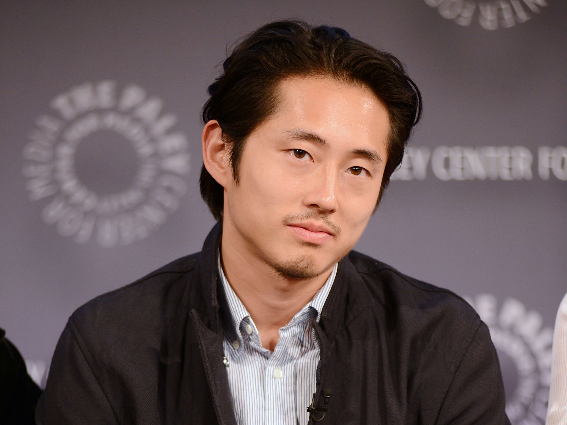 Steven Yeun 2017: Corte de Pelo, Barba, Ojos, Peso, Medidas y Estilo