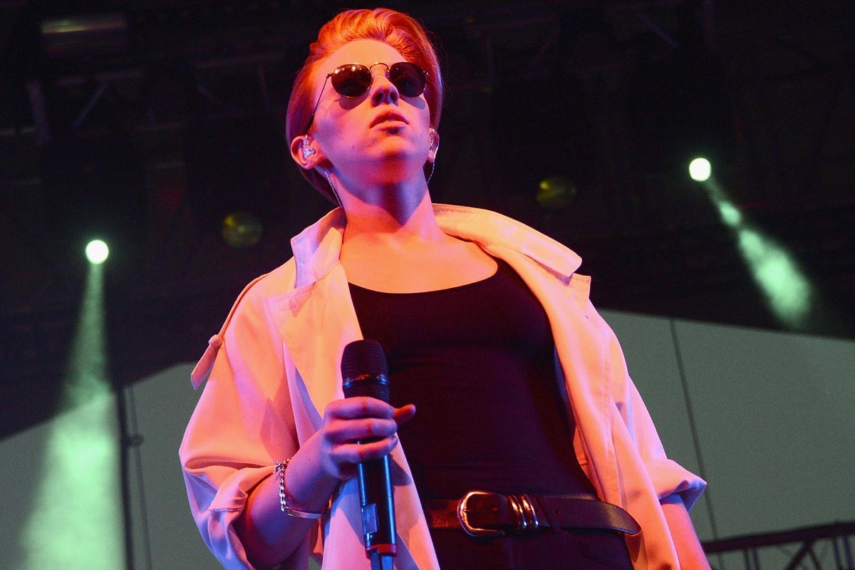 La Roux, Koko, review: Eighties-loving pop singer is refreshing as a ...