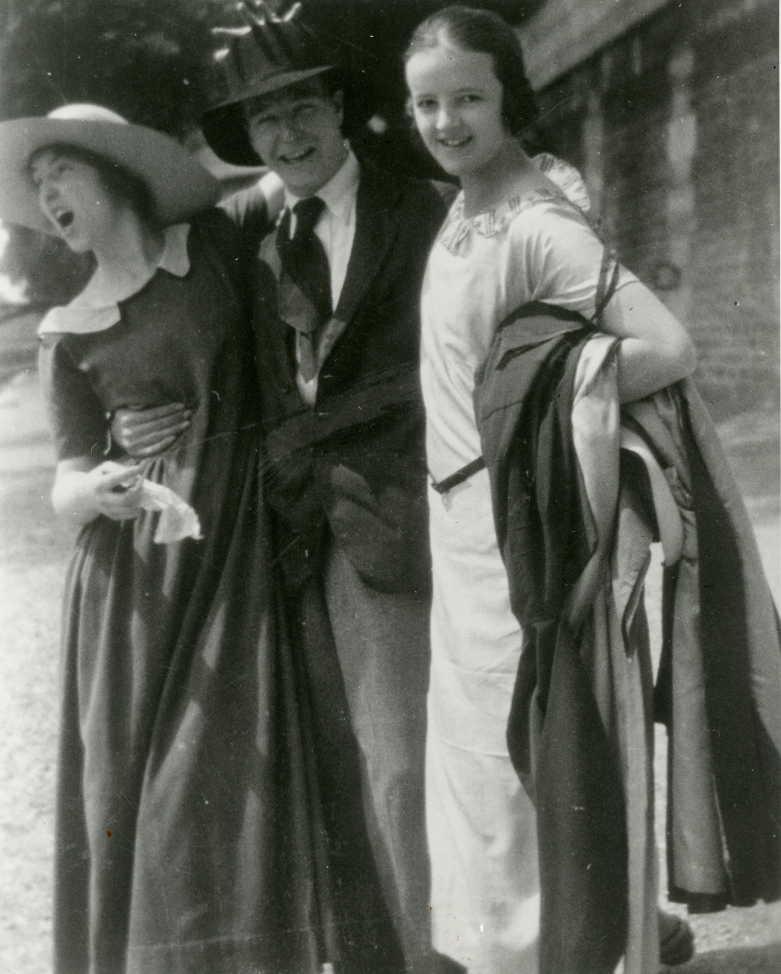 Henry Moore, Edna Ginesi and Barbara Hepworth in Paris, 1920. Courtesy Bowness, Hepworth Estate..jpg