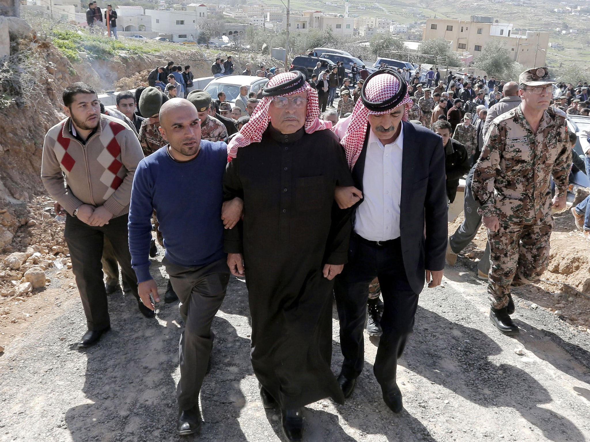 Safi al-Kasaesbeh (centre), father of Jordanian pilot Muath al-Kasaesbeh, who was killed by Isis on Monday, during a mourning ceremony in the Jordanian city of Karak