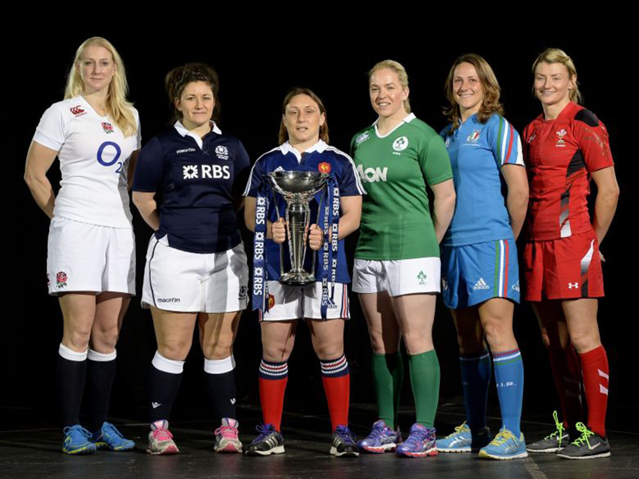 (Left to right) Tamara Taylor of England, Scotland’s Tracy Balmer, Gaëlle Mignot of France, Ireland’s Niamh Briggs, Silvia Gaudino of Italy and Rachel Taylor of Wales pose with the trophy
