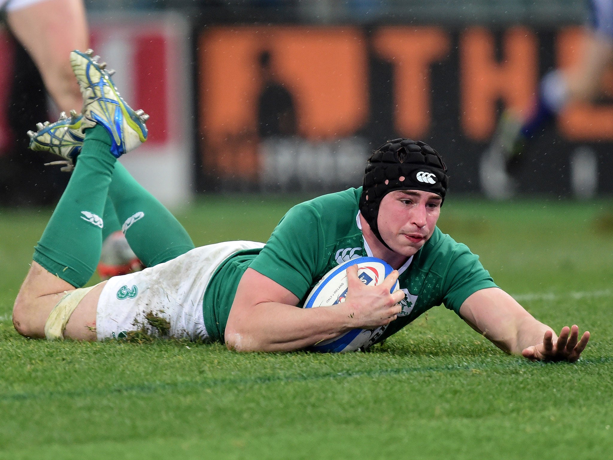 Tommy O'Donnell slides in to score a try after running 40m