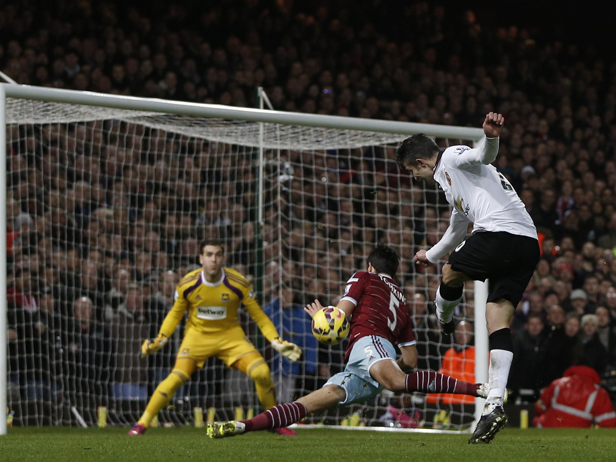 Robin van Persie fails to find the back of the net