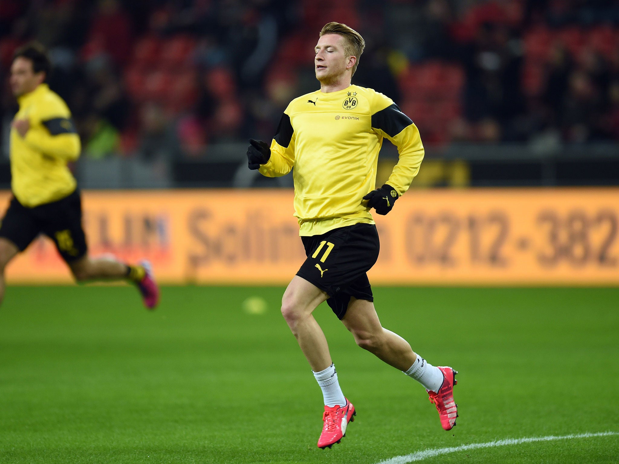 Reus has signed a new deal with Borussia Dortmund until 2019