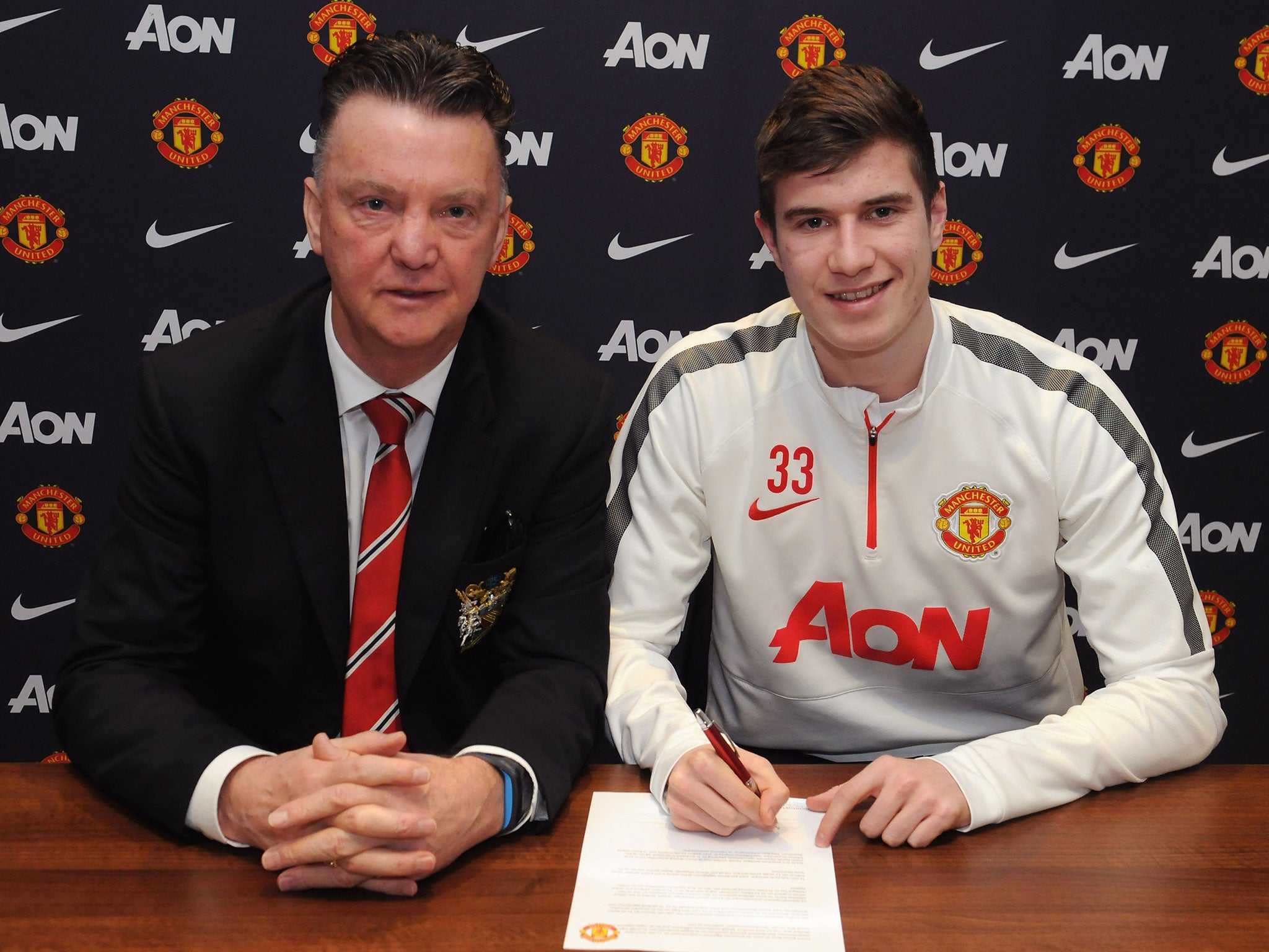 Paddy McNair has signed a new contract with Manchester United until 2017