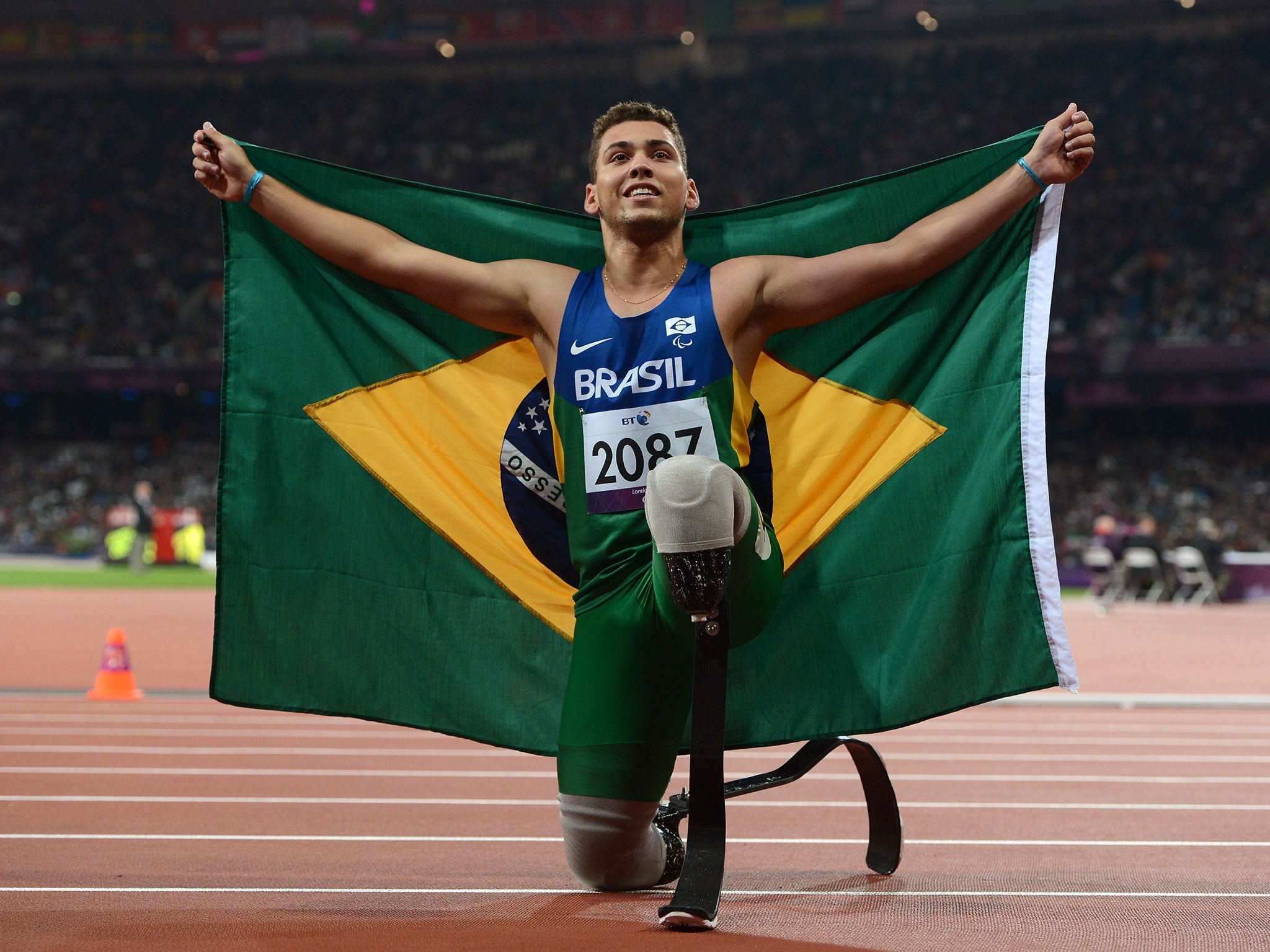 Oliveira would like to see Pistorius return to the track