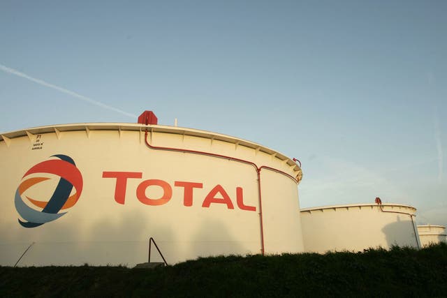 Total’s loss for the final three months of 2014, following a $2.2 billion profit the previous year, came after a $6.5 billion writedown covering its Canadian oil sands and US shale gas businesses, and difficulties at its refining operations in Europe