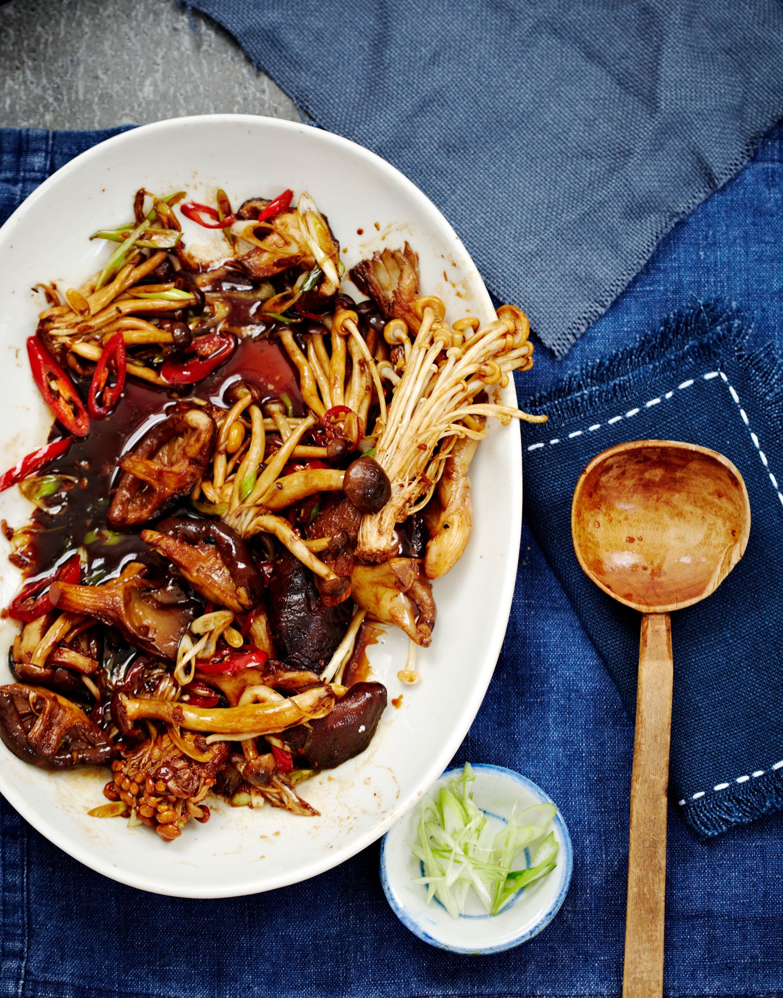 Smoky: Mixed mushrooms with black vinegar