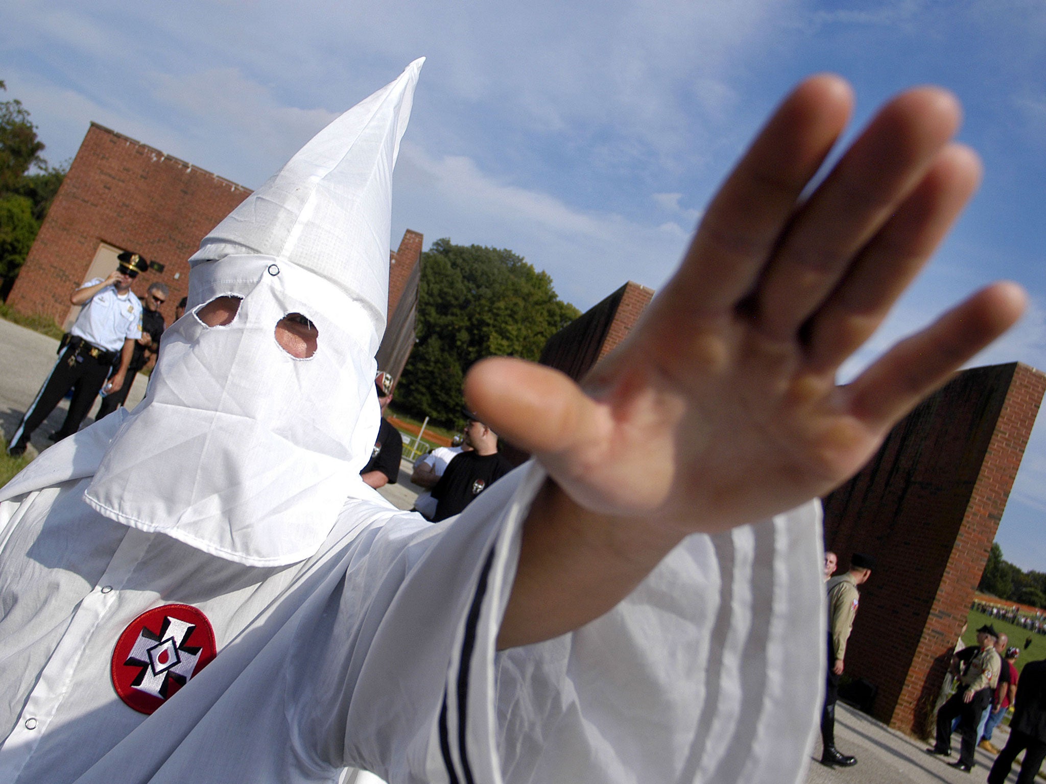 A member of the Ku Klux Klan salutes during American Nazi Party rally (file photo)