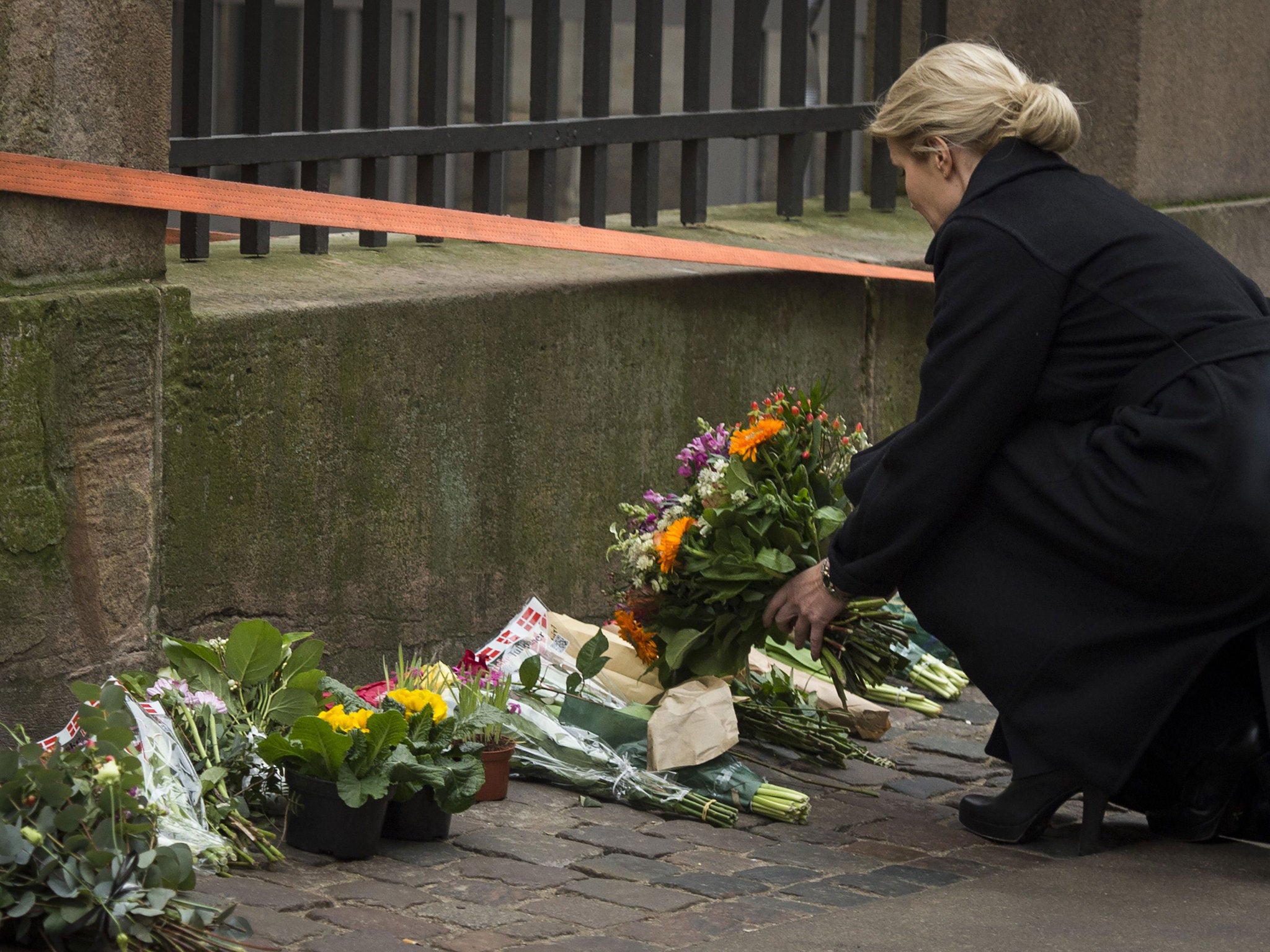 Danish prime minister Helle Thorning-Schmidt lays flowers outside the synagogue in Krystalgade