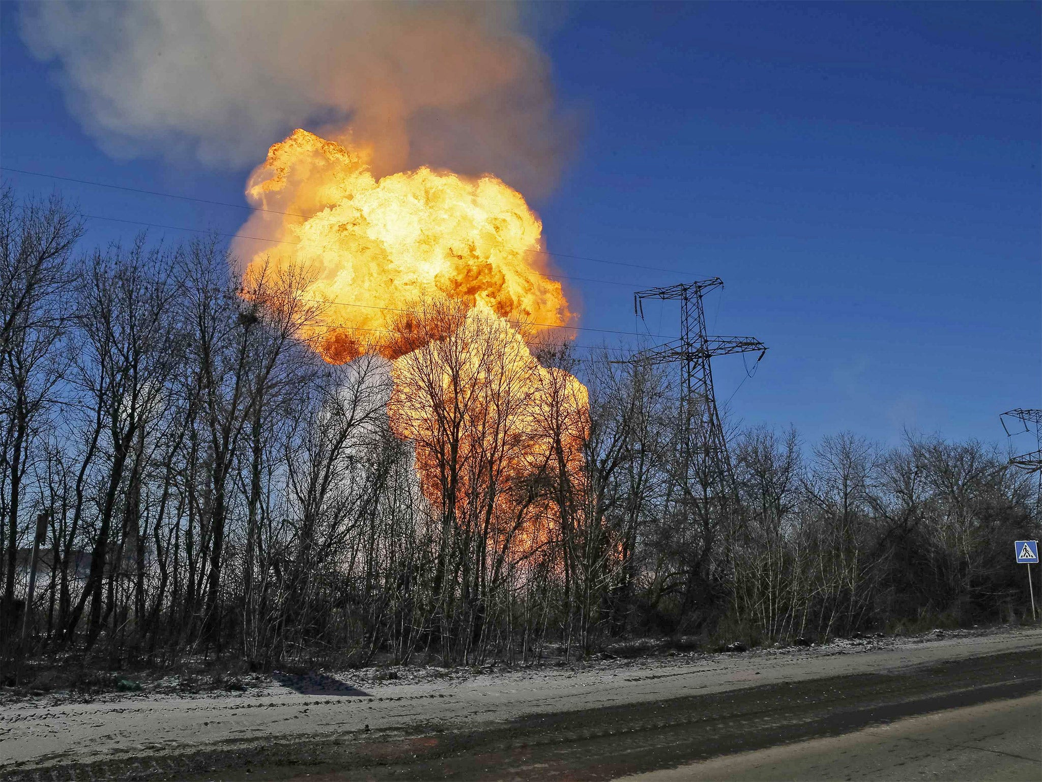 A gas pipe explosion caused by shelling near Debaltseve