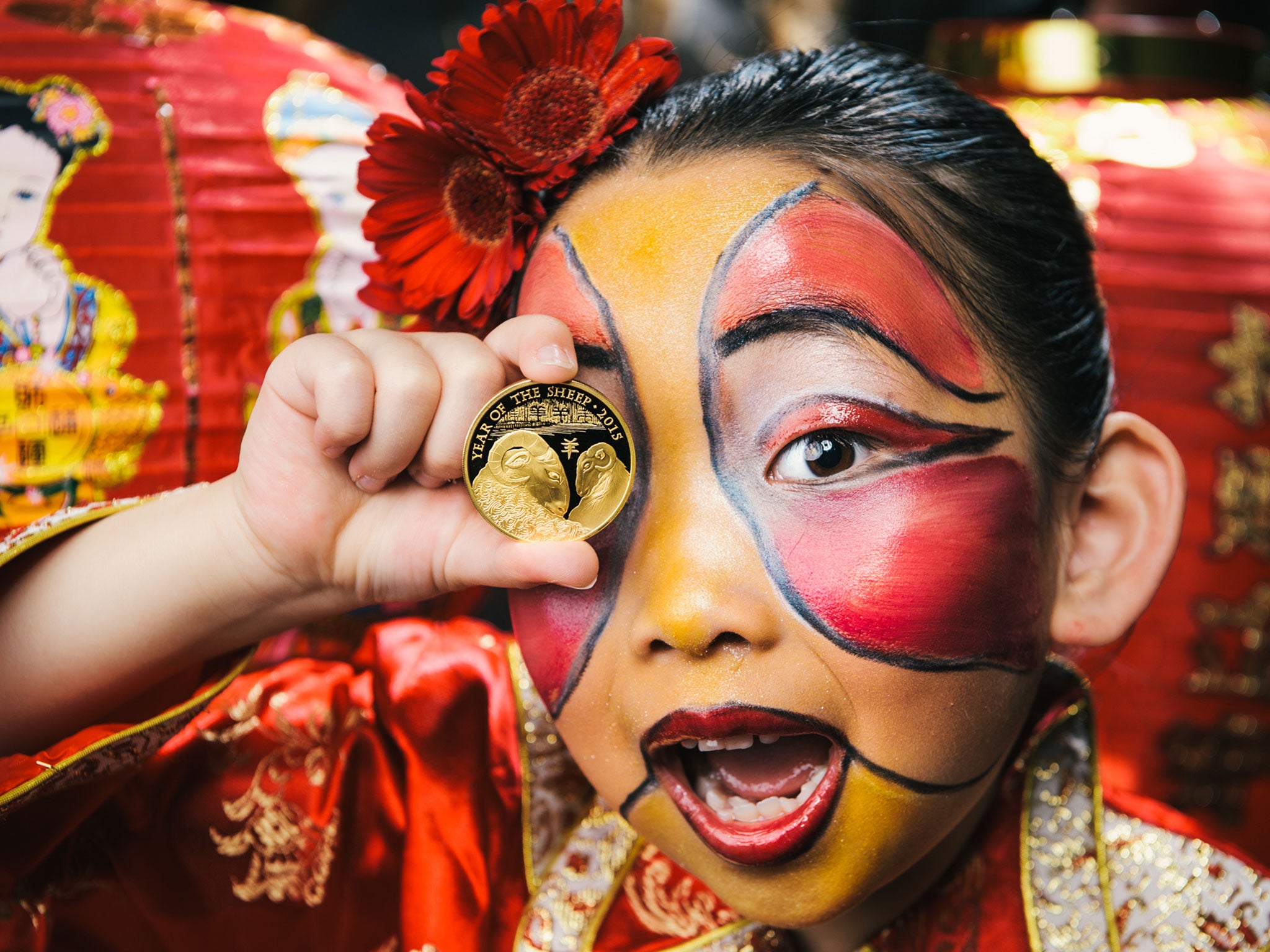 Children receive money and place them under the pillow before going to sleep, to bring happiness and good fortune (The Royal Mint)