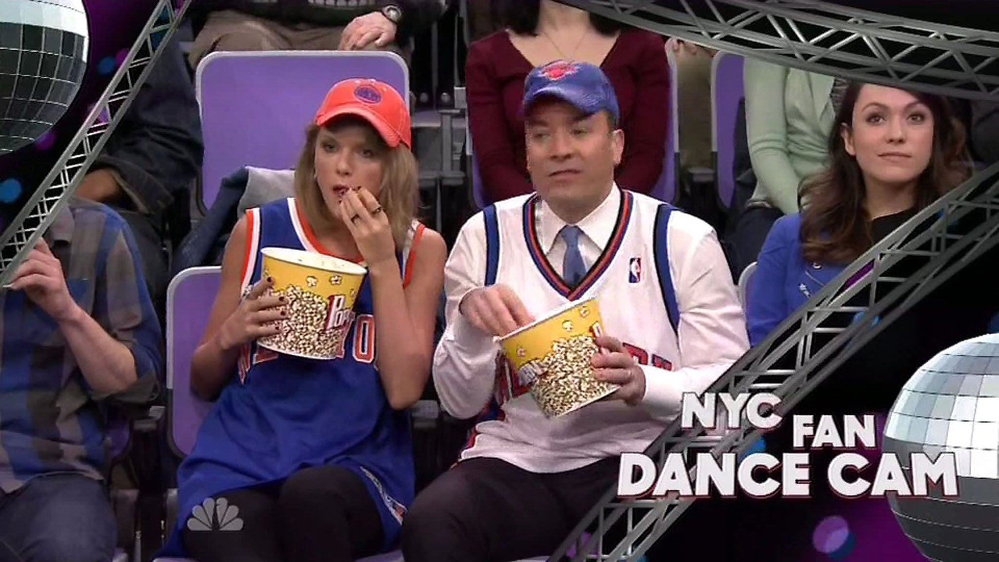 Taylor Swift and Jimmy Fallon perform 'jumbotron dancing' skit