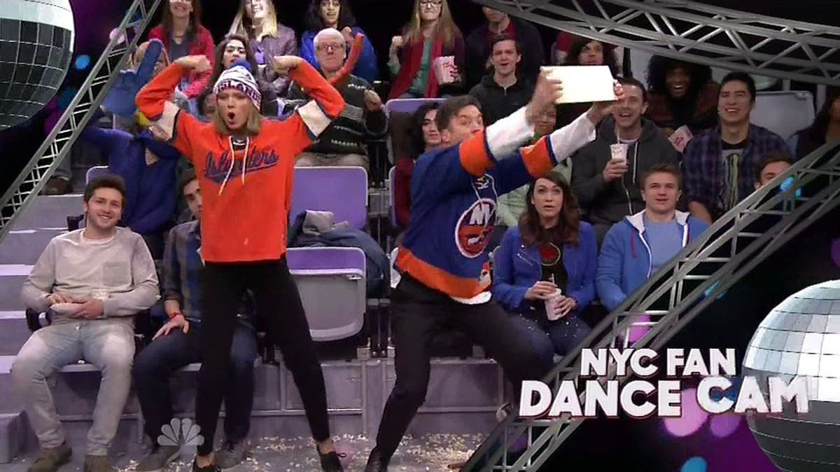 Taylor Swift and Jimmy Fallon perform 'jumbotron dancing' skit for The