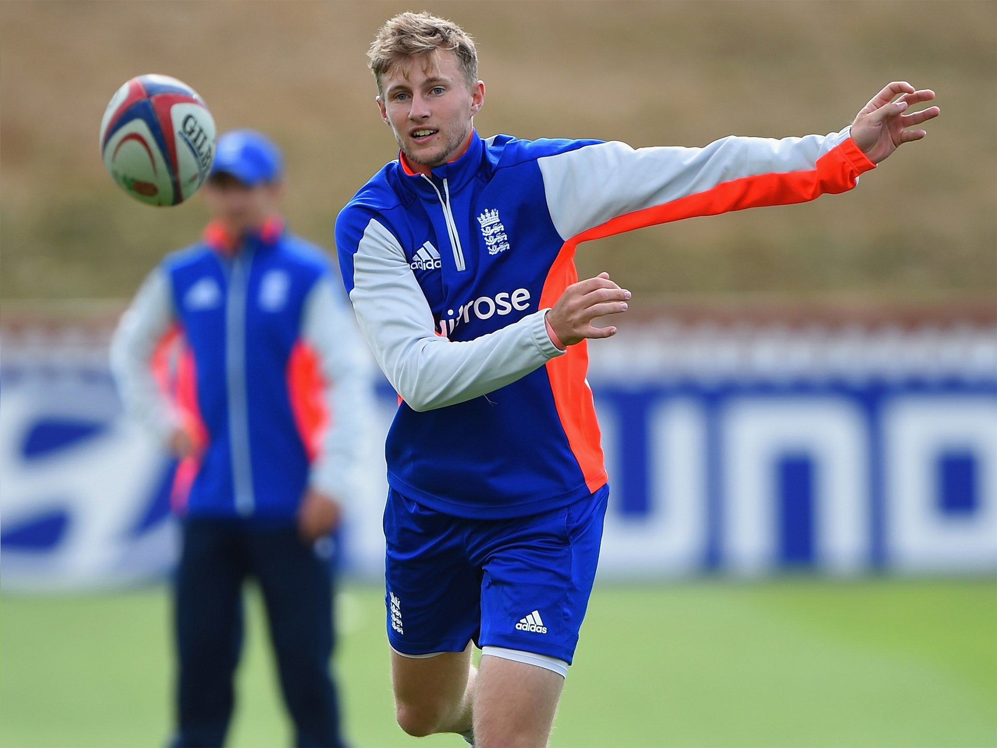 Joe Root tries his hand at a different discipline in training